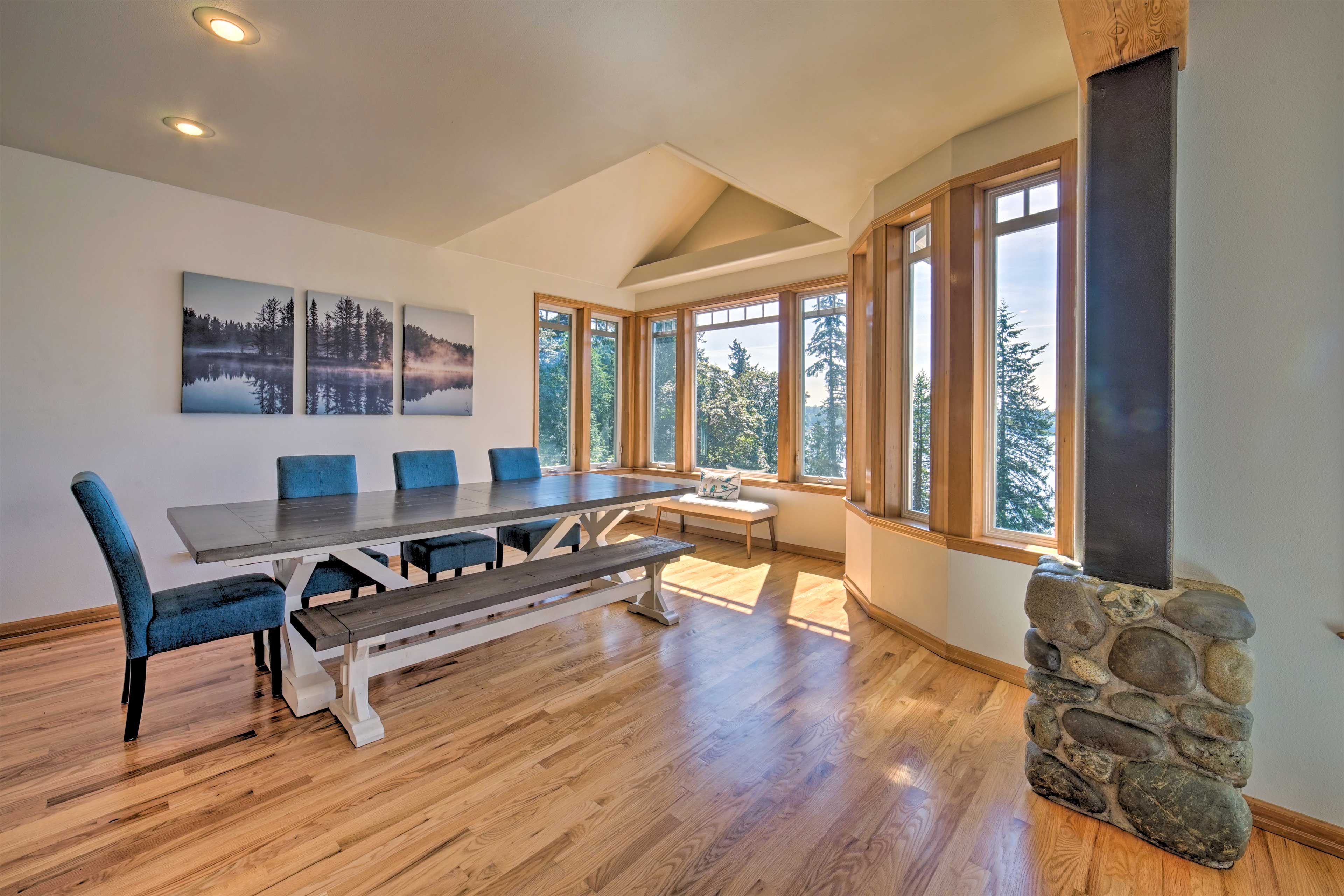 Dining Area | Main Level | Dishware Provided