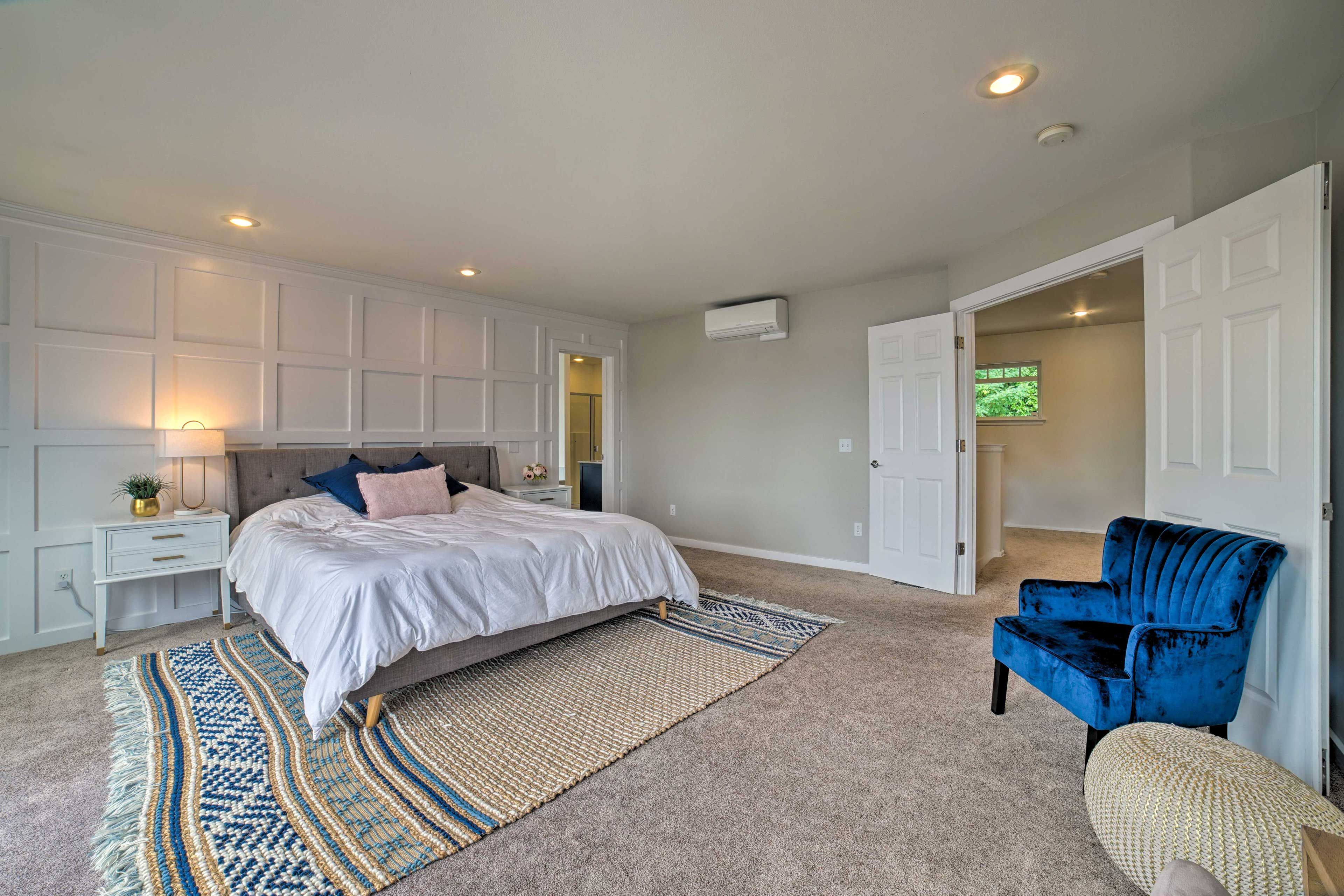 Bedroom 1 | Upper Level | King Bed | Linens Provided