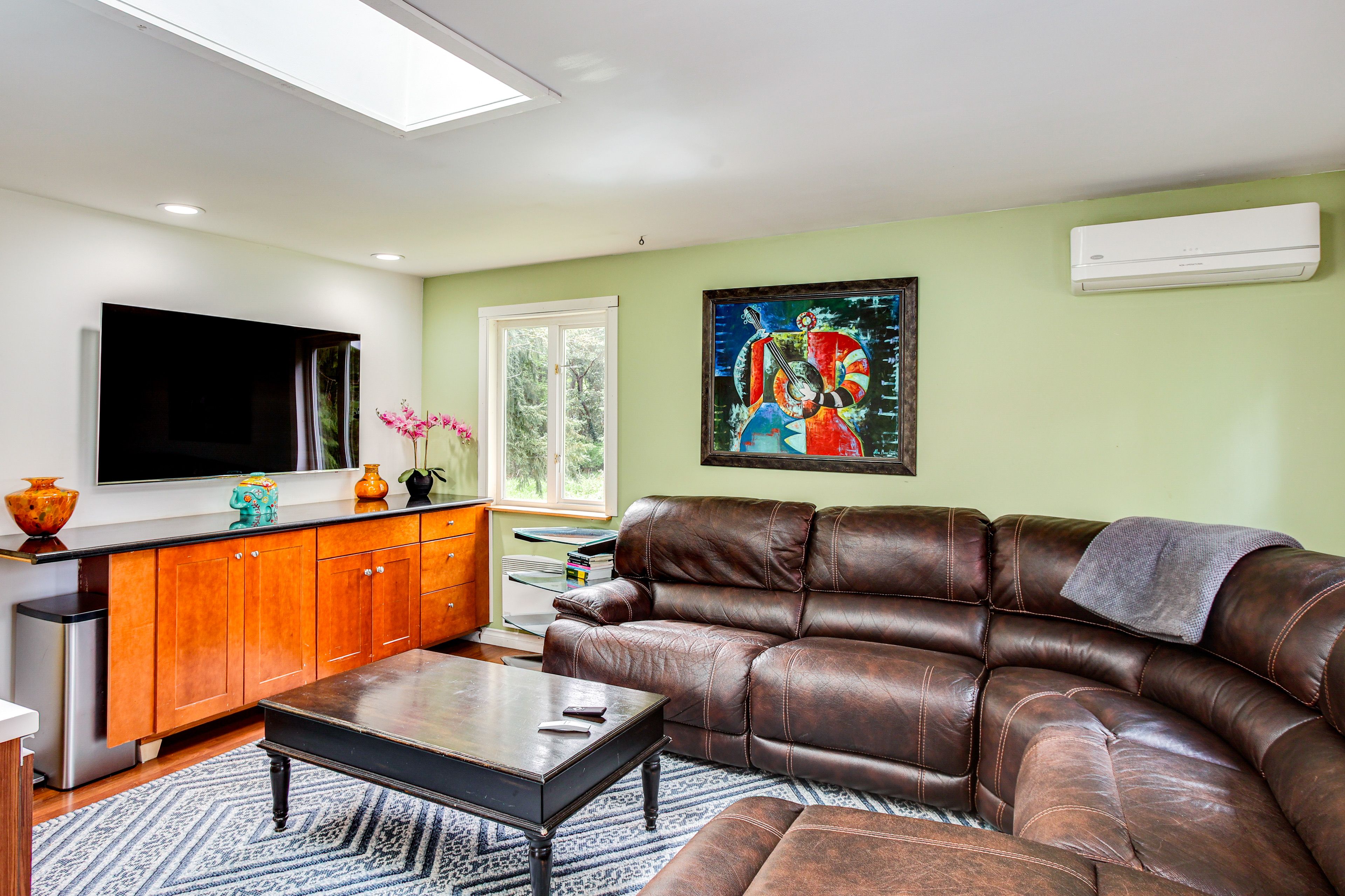 Living Room | Free WiFi | Board Games