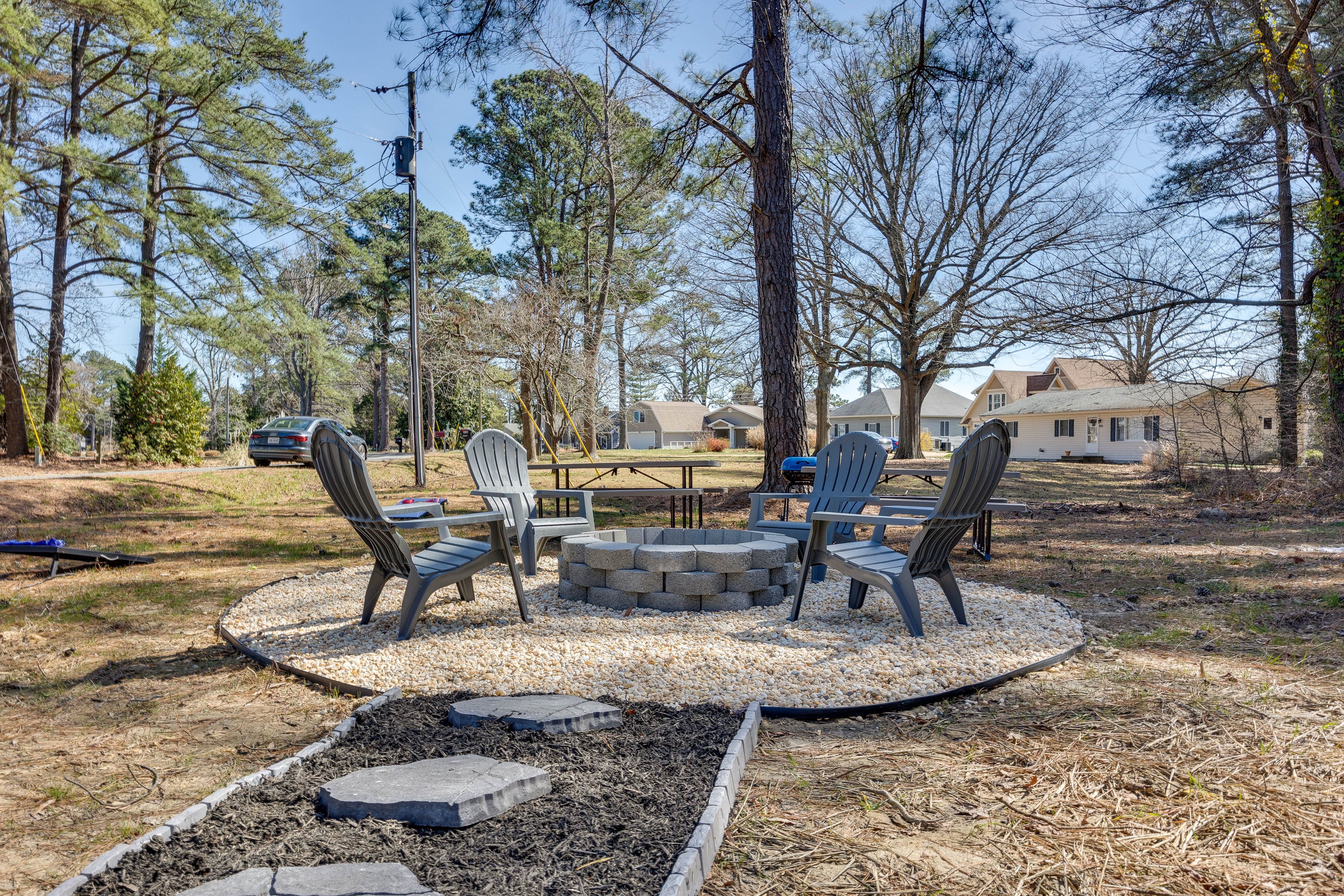 Yard | Fire Pit | Grill | Picnic Tables | Cornhole