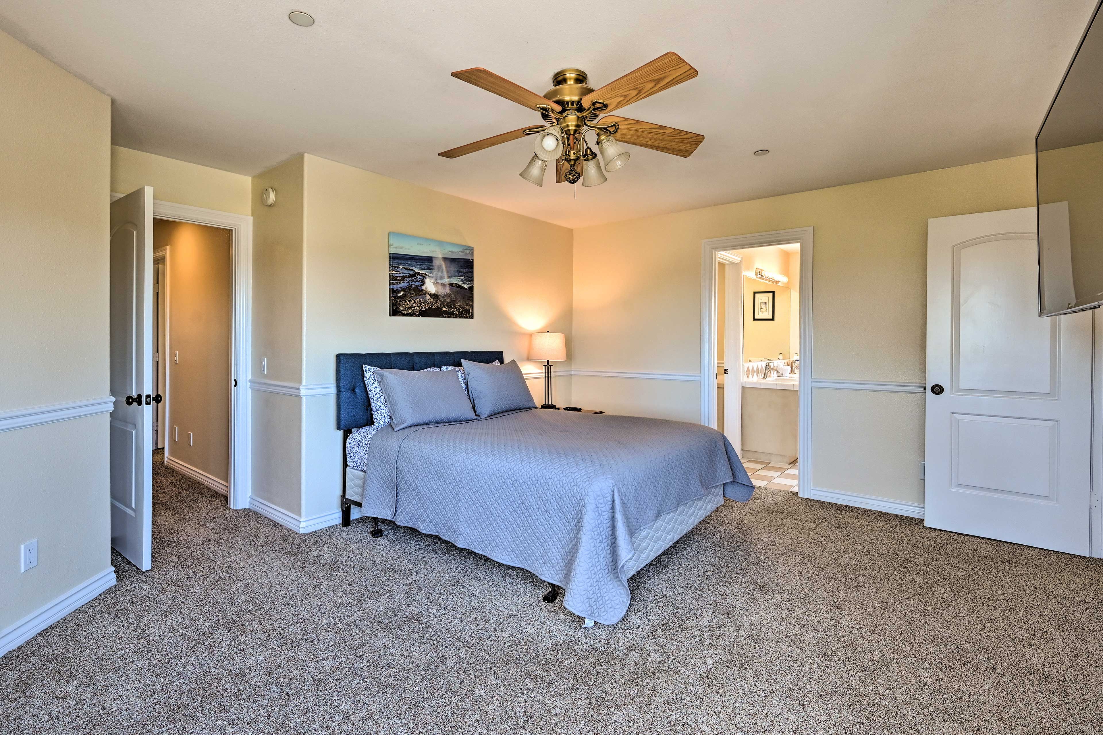 Bedroom 4 | Queen Bed | Smart TV