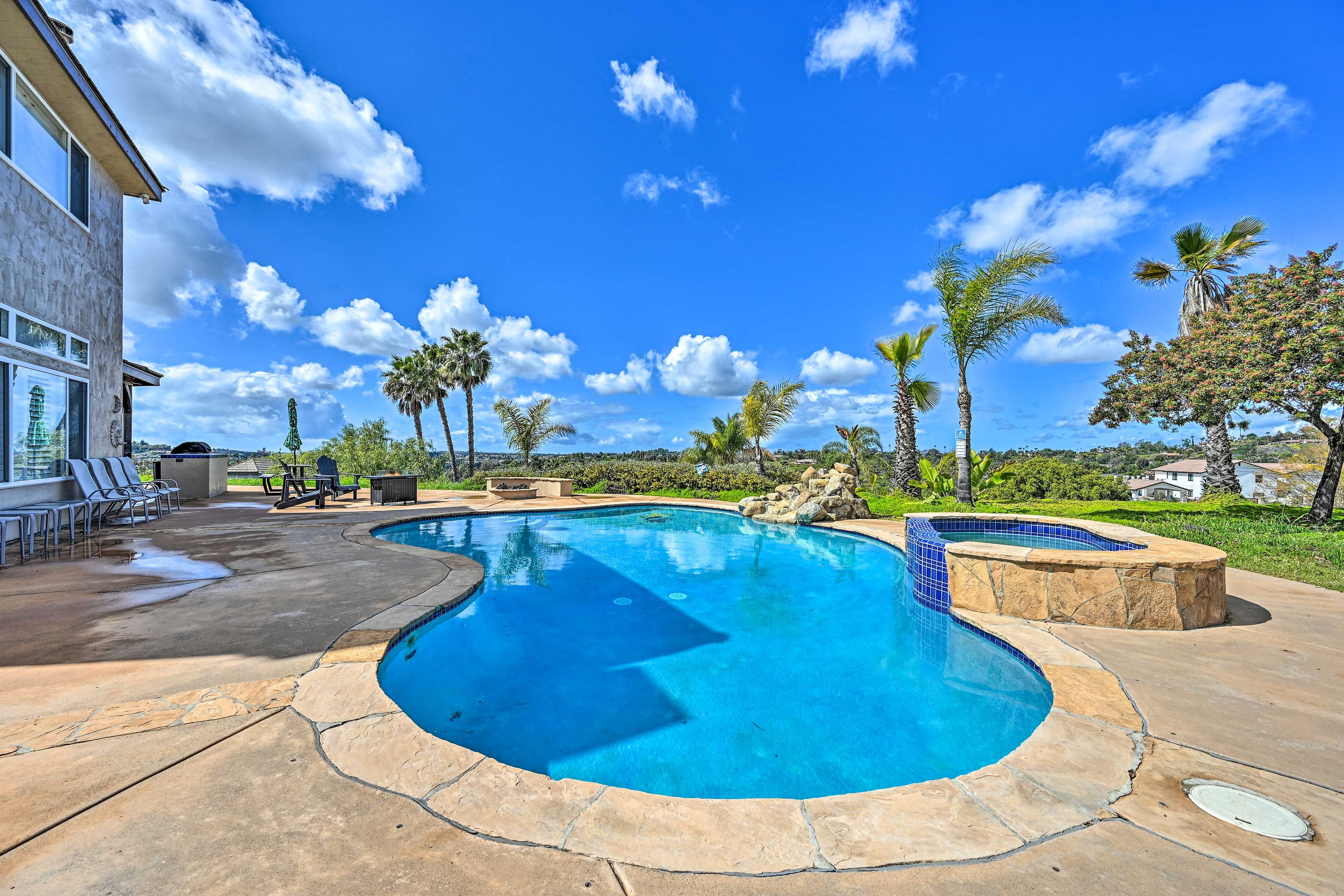 Outdoor Pool & Hot Tub | Depth (4'-7')