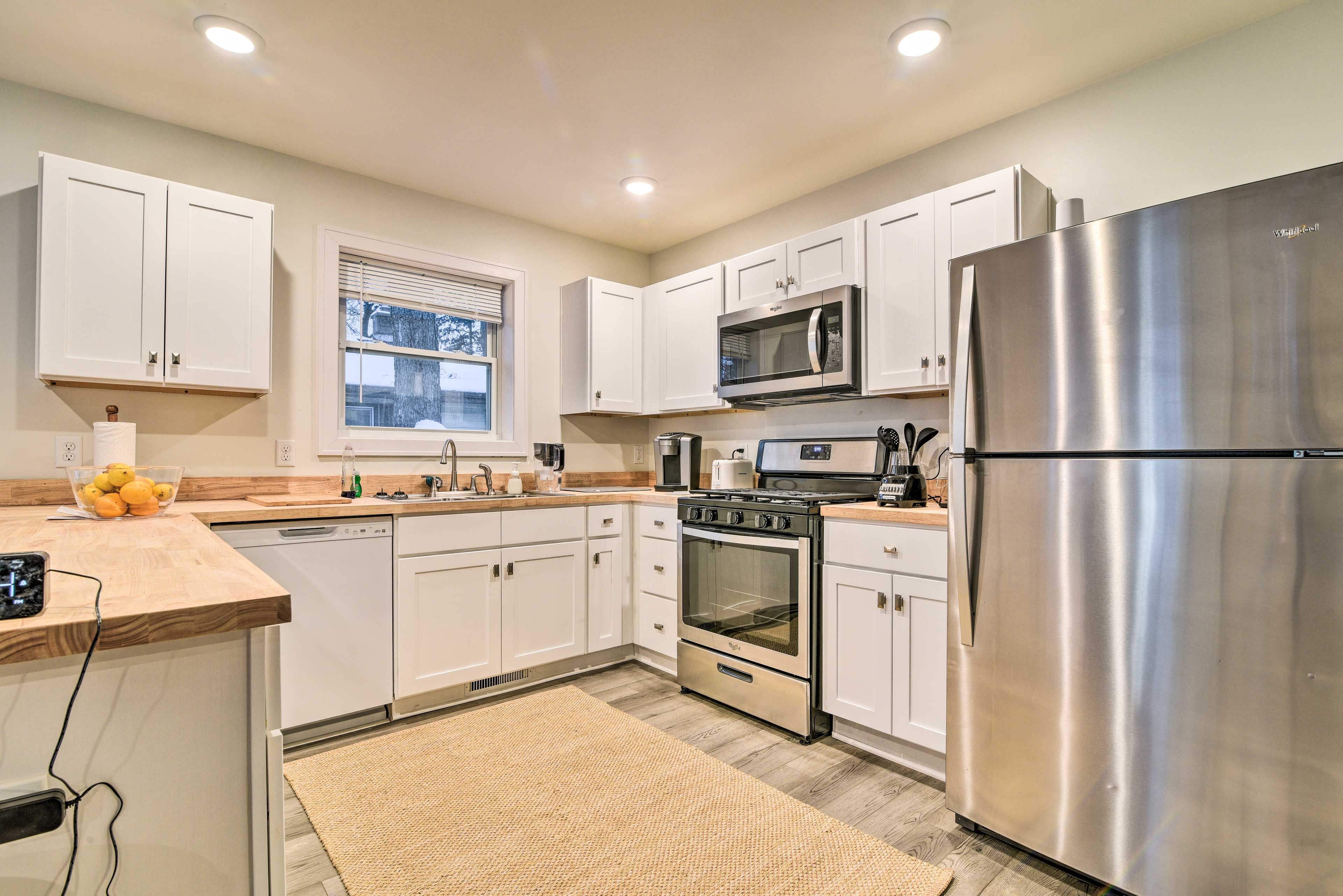 Kitchen | Main Level | Dishwasher | Keurig Coffee Maker