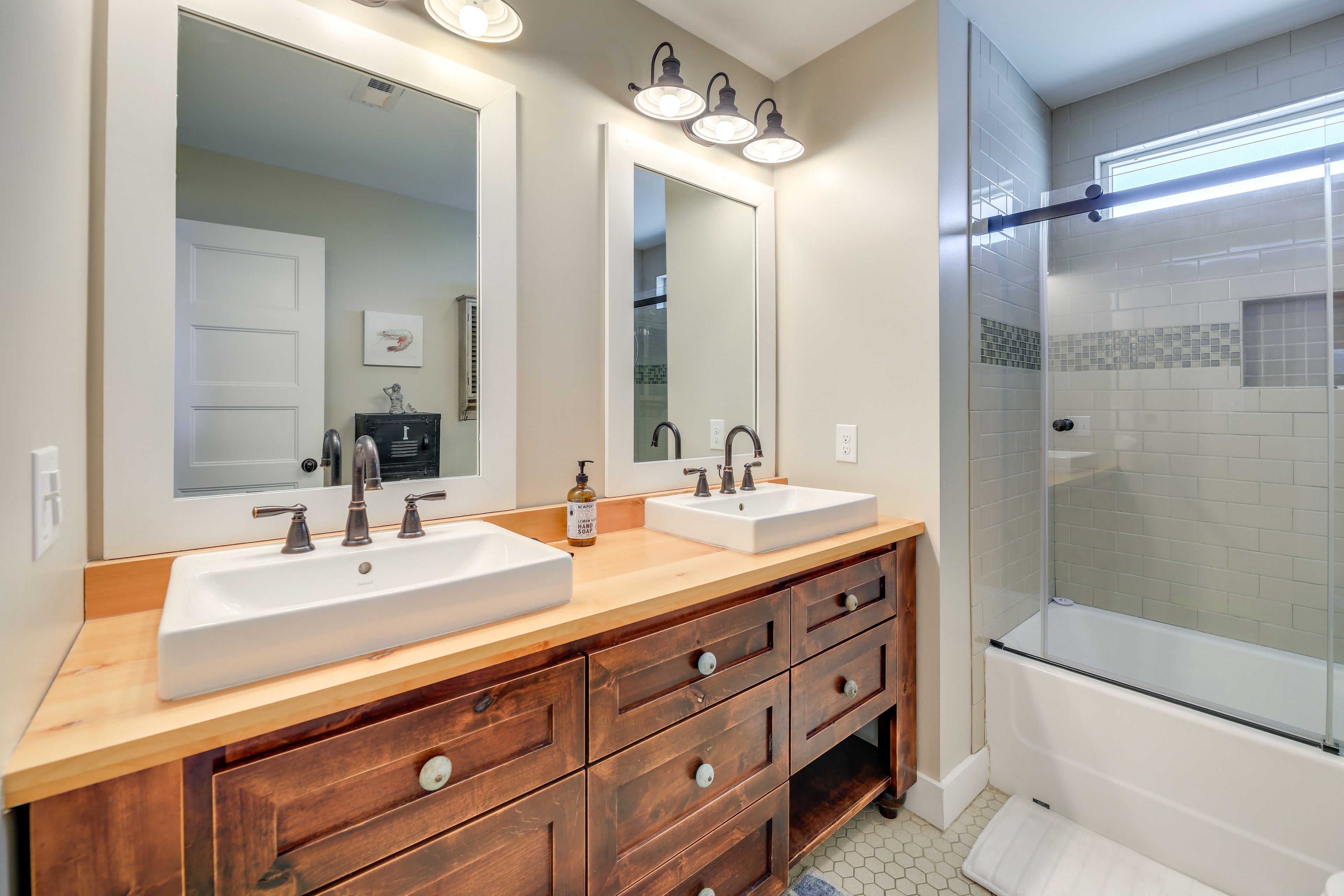 En-Suite Bathroom | Towels Provided | Main Level