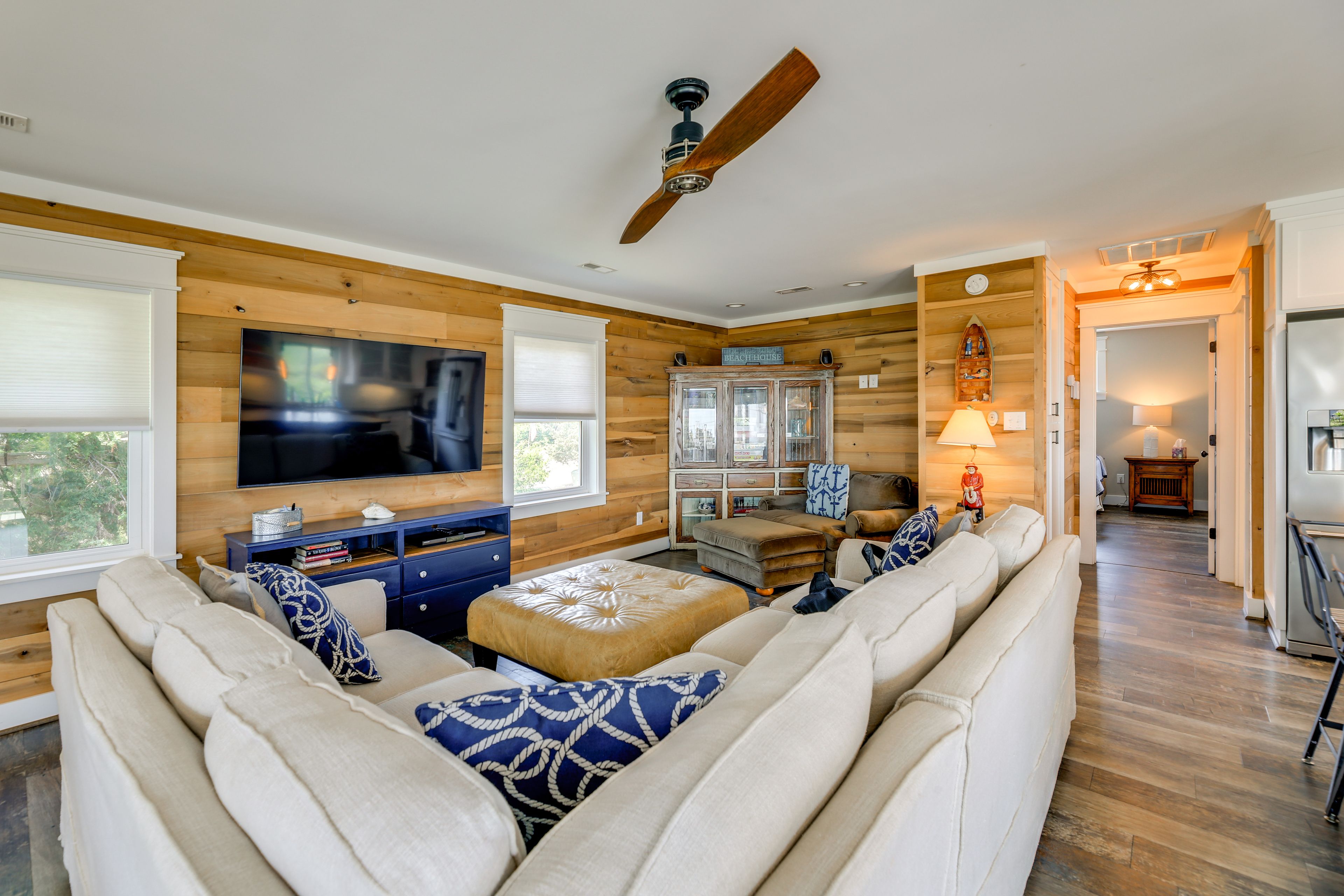 Living Room | Main Level | Smart TV | Board Games