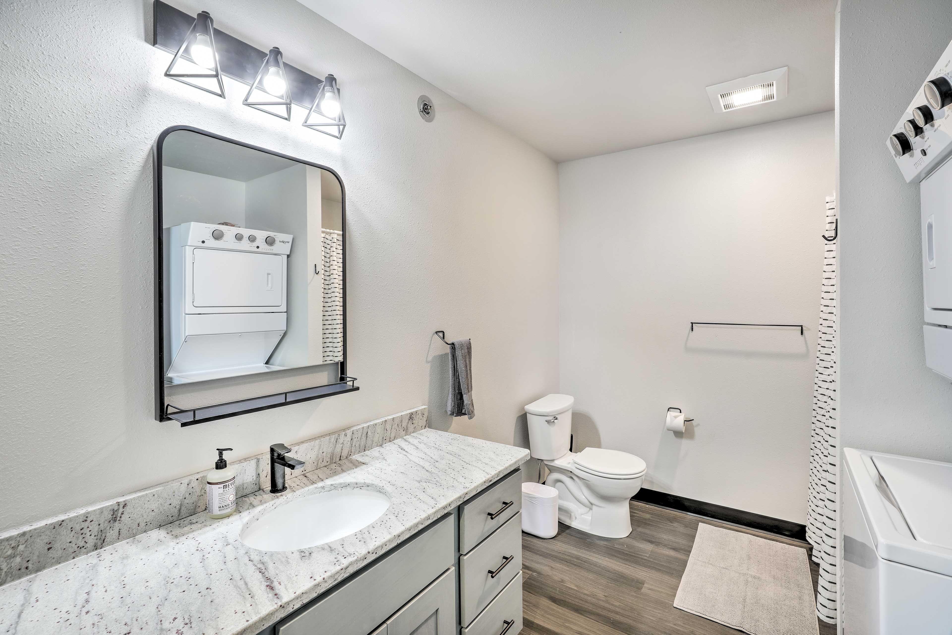 Full Bathroom | Complimentary Toiletries Provided | In-Unit Laundry