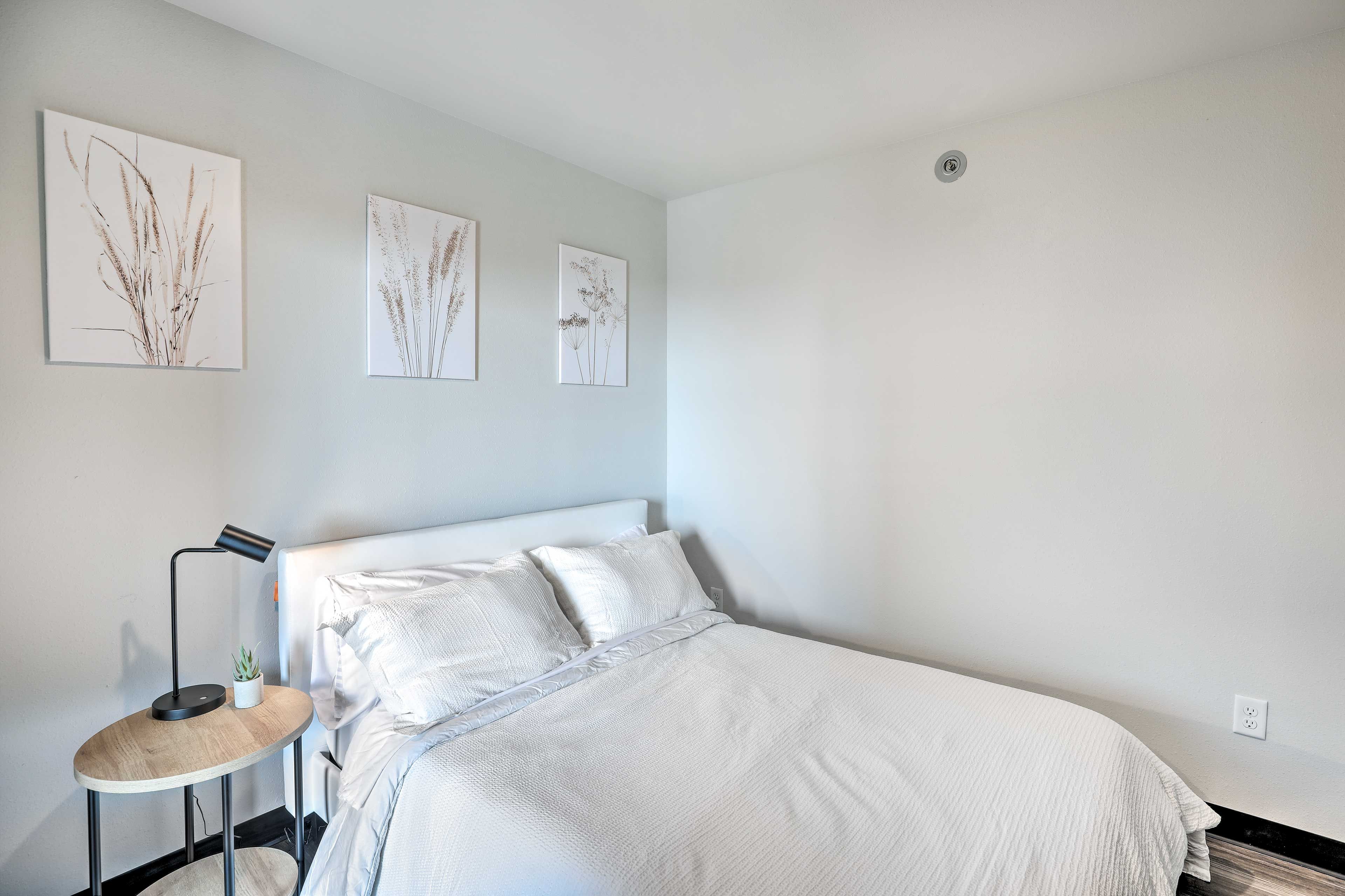 Bedroom | Full Bed | Linens & Towels Provided