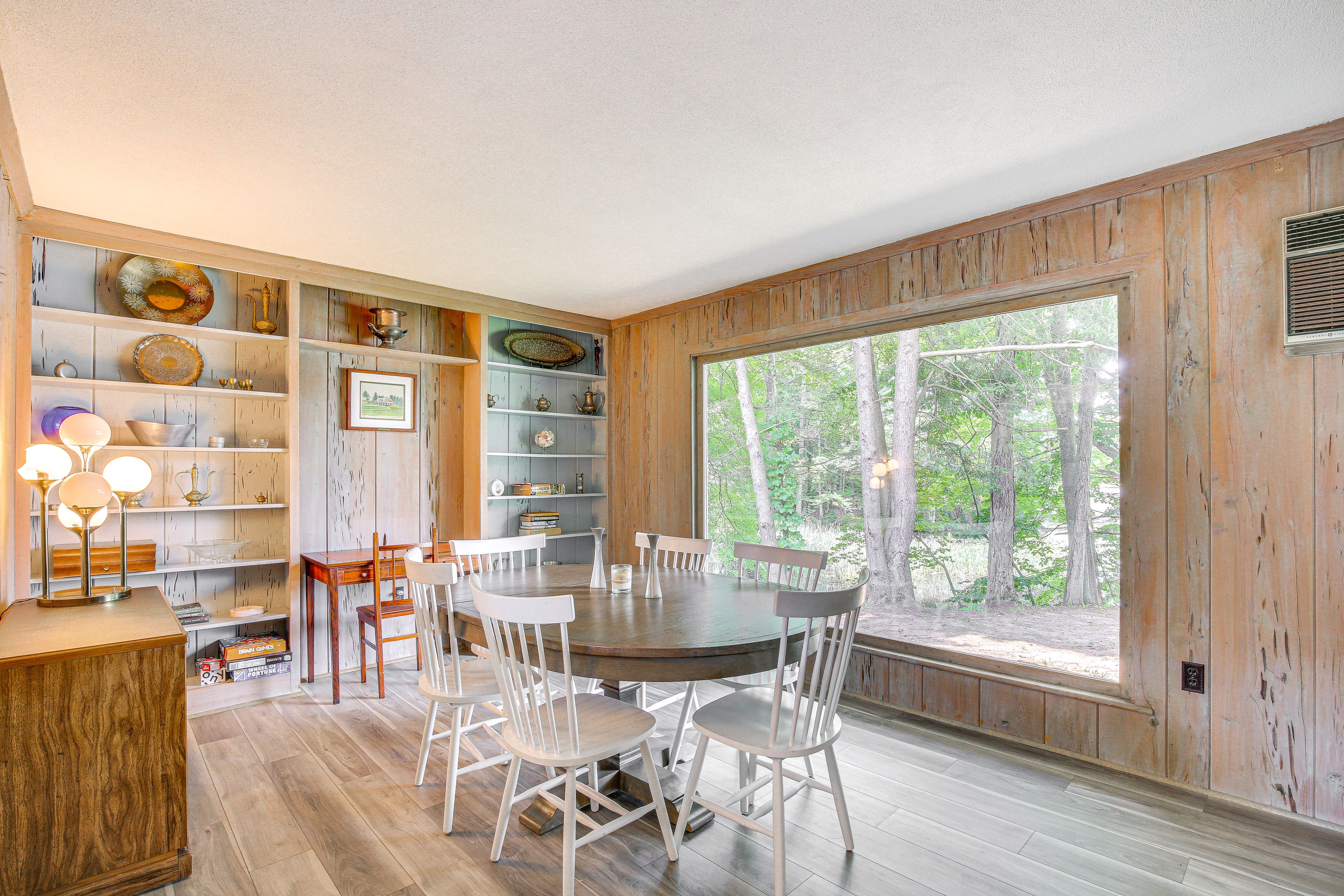 Dining Room | Dishes & Flatware Provided | Water Views