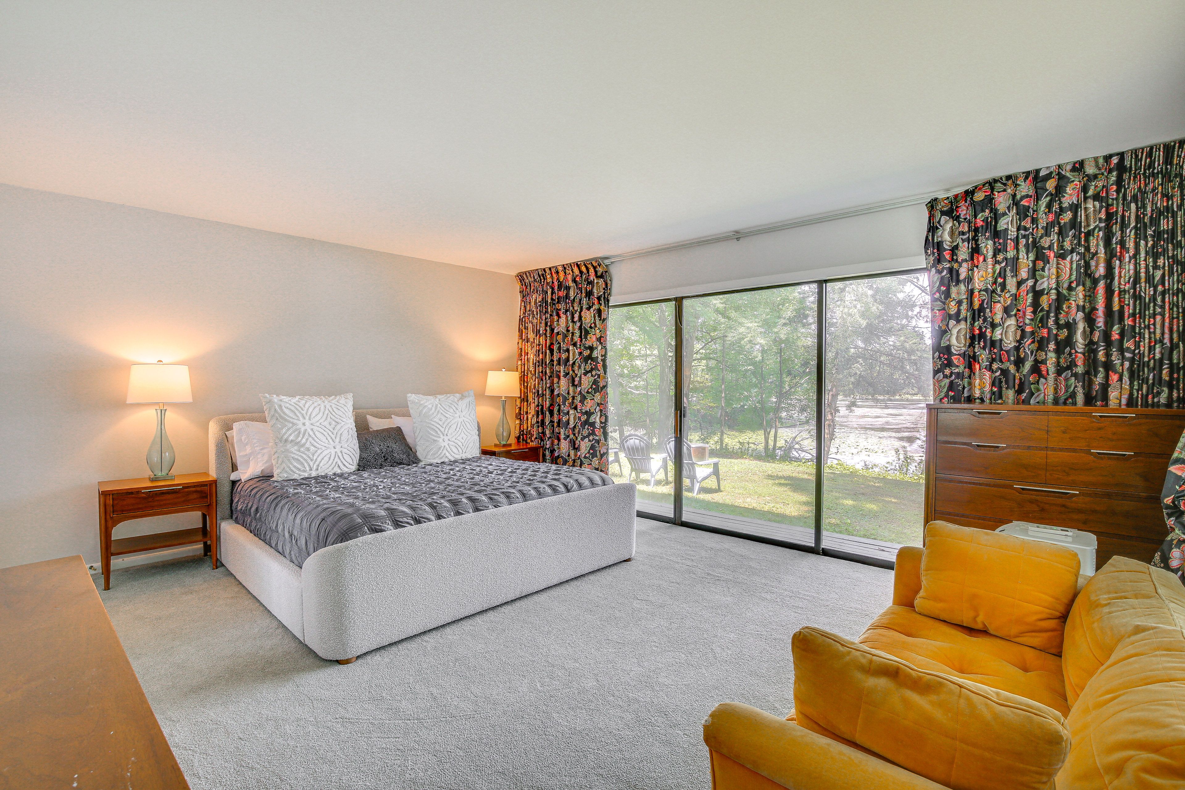 Bedroom 1 | Queen Bed | Water Views | En-Suite Bathroom