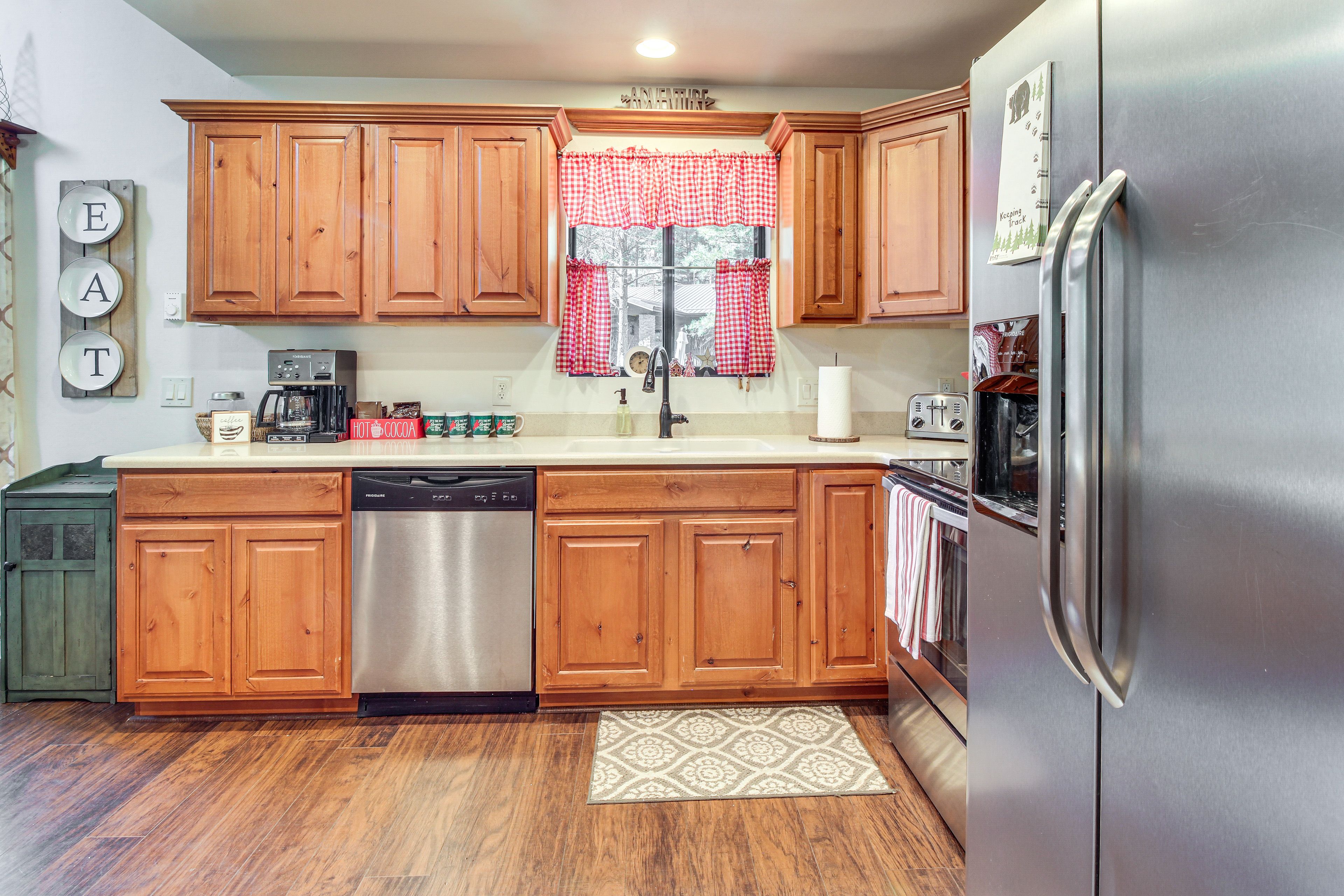 Kitchen | Equipped w/ Cooking Essentials