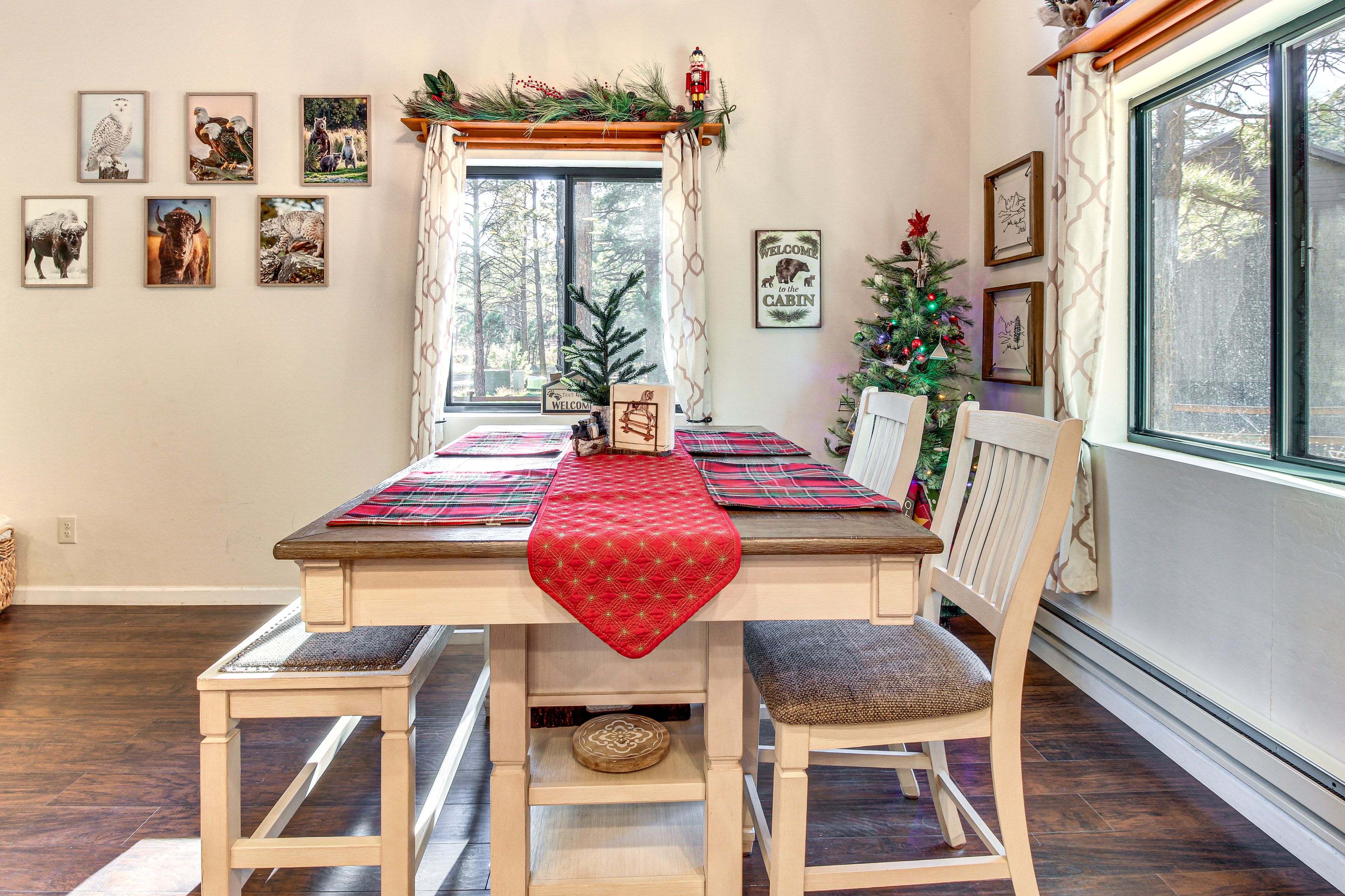 Dining Area | Dishware & Flatware Provided