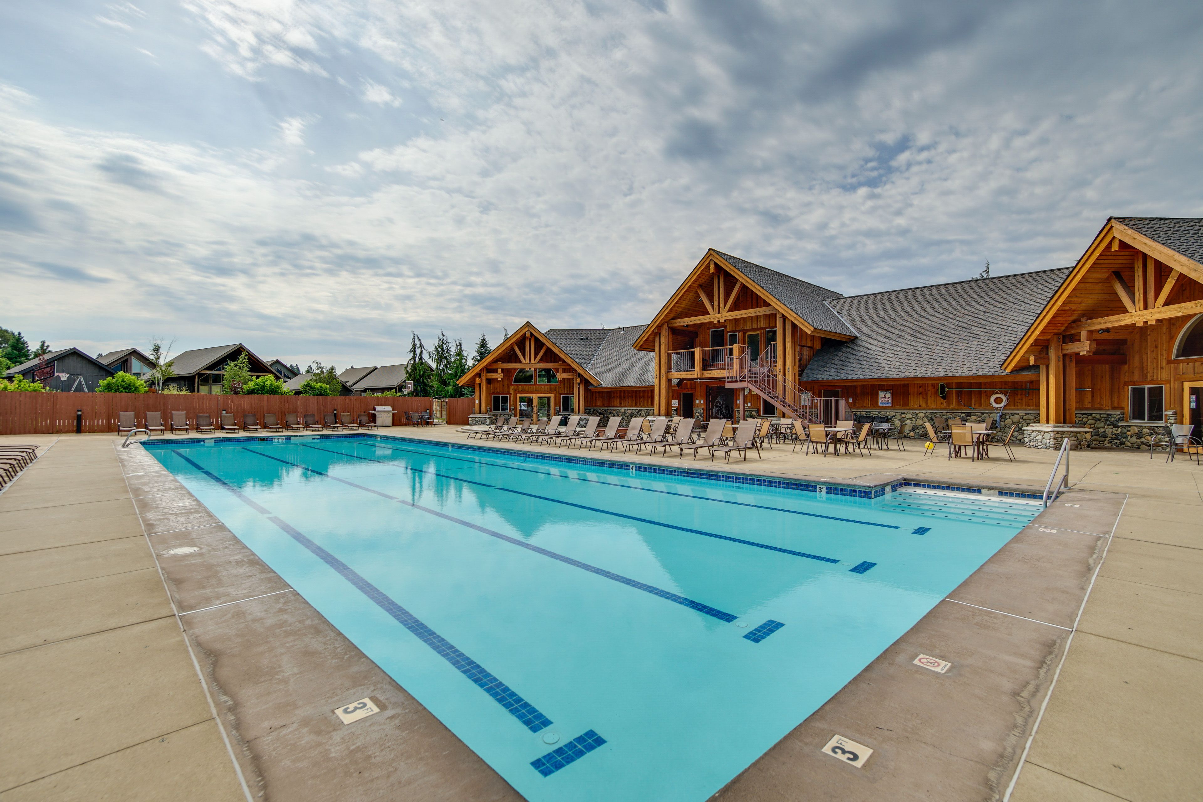 Community Pool | Hot Tub