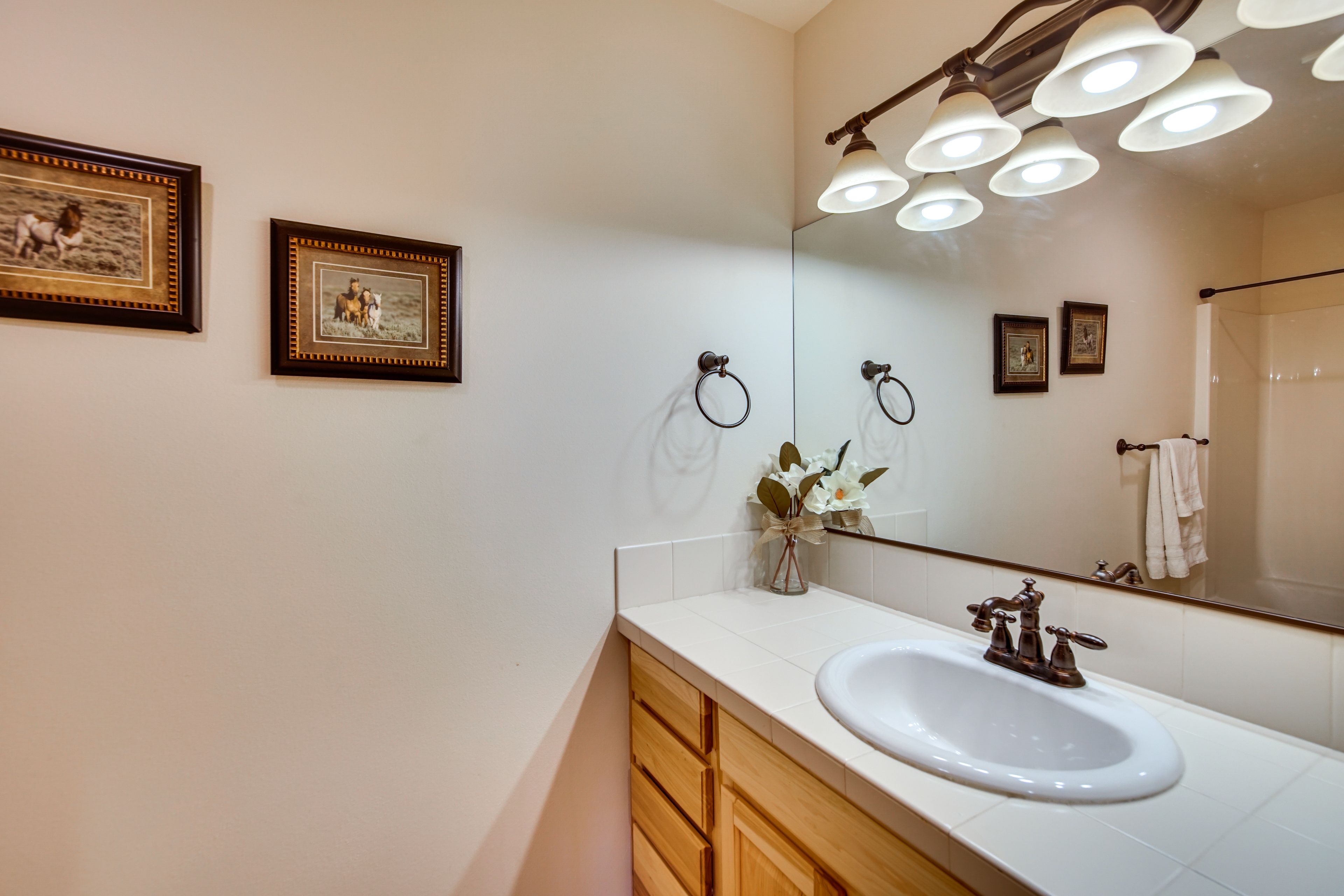 Full Bathroom | Complimentary Toiletries