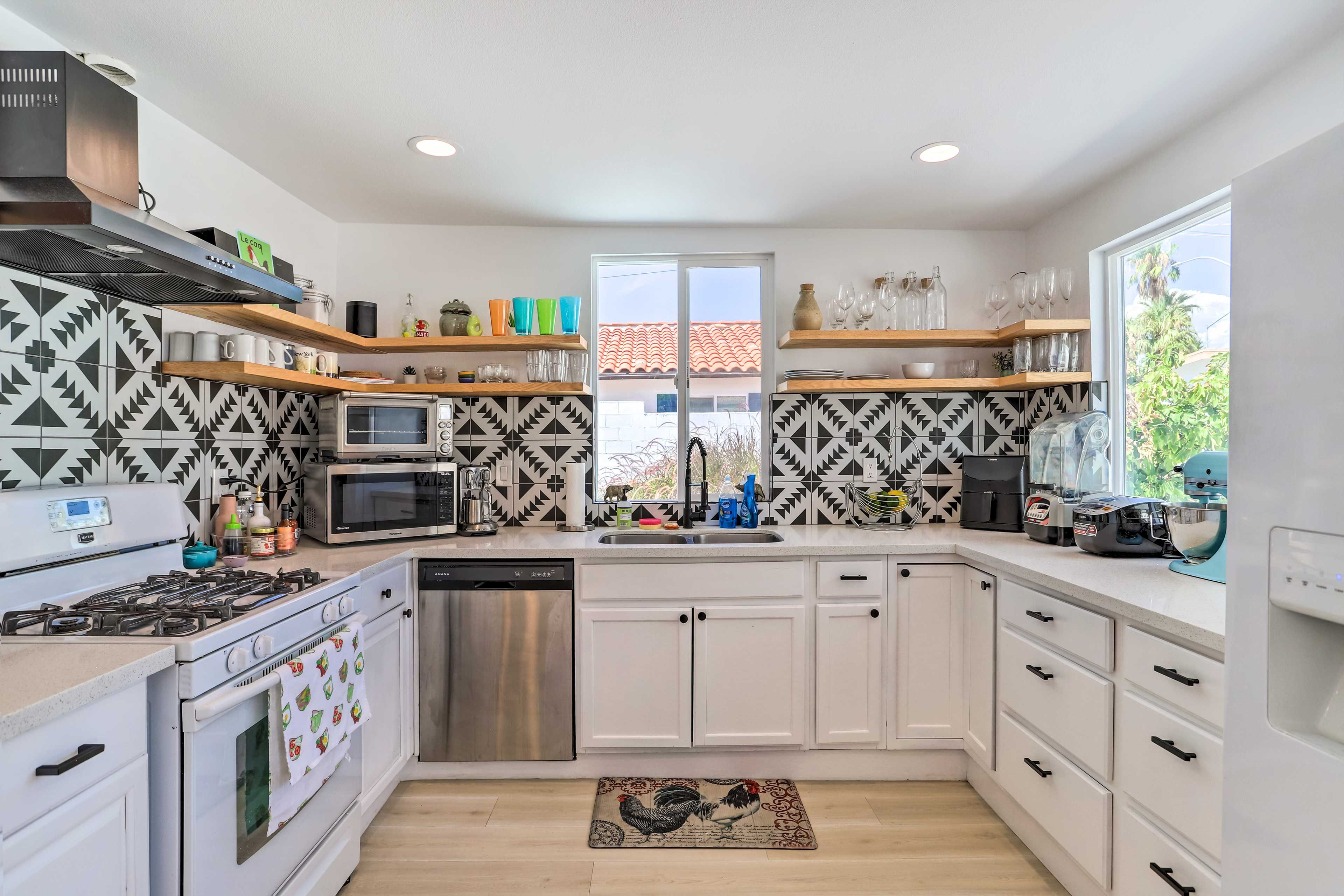 Kitchen | Single Story | Organic Coffee, Tea & Snacks