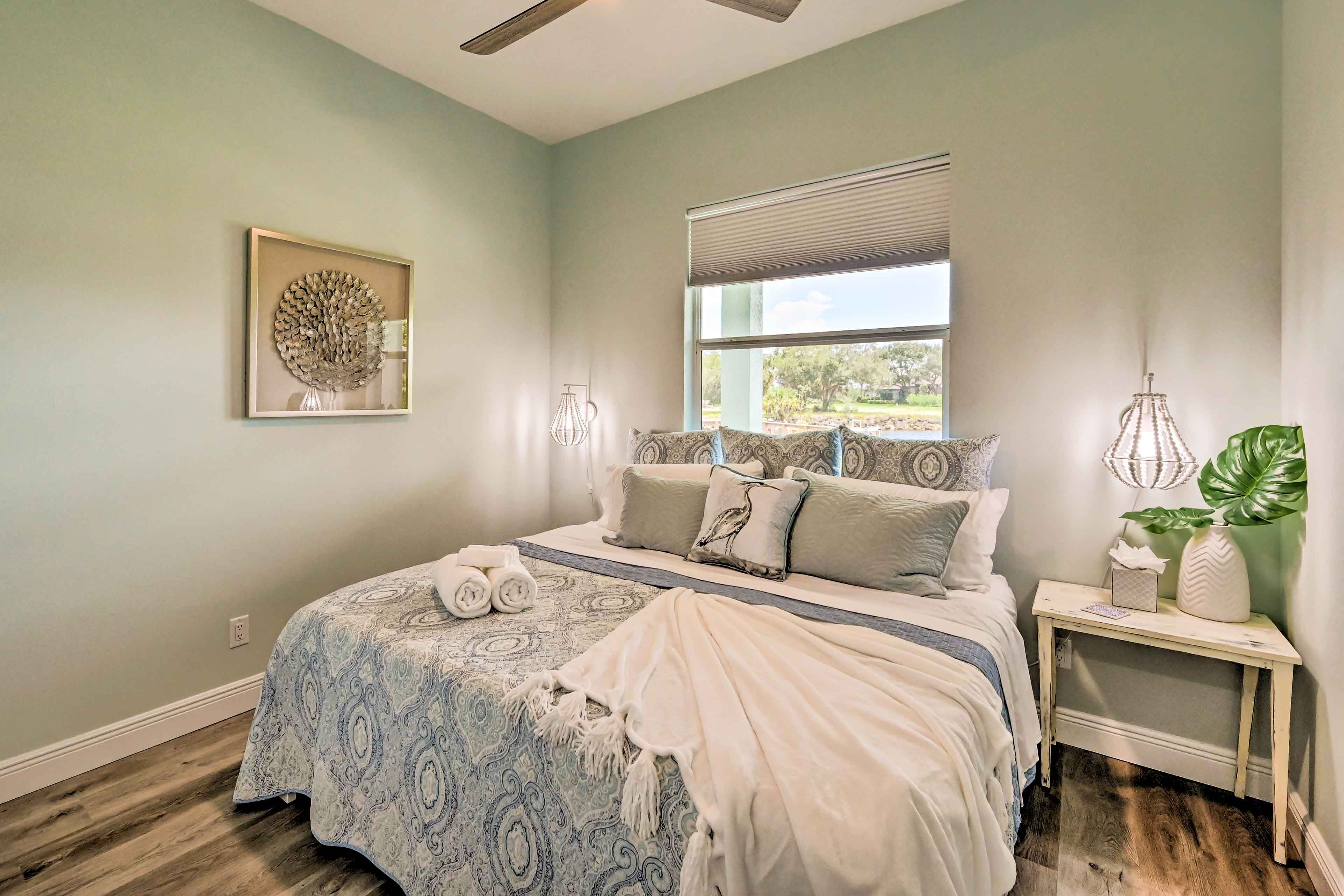 Bedroom 2 | Queen Bed
