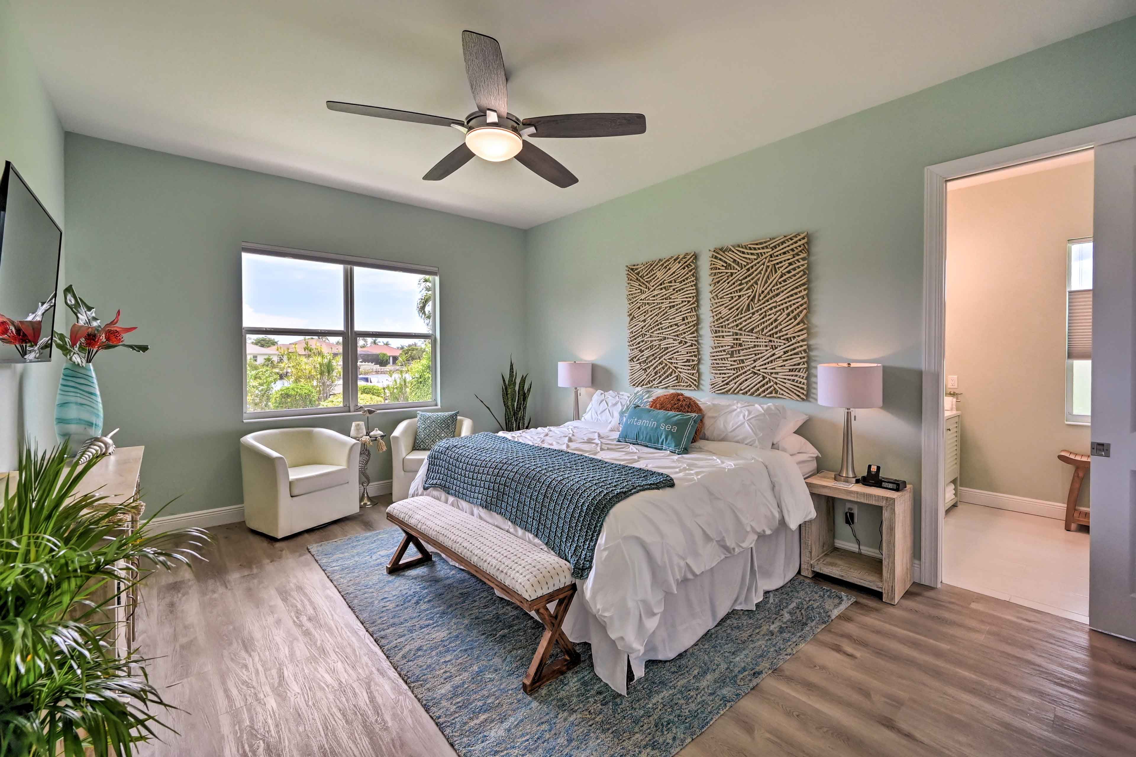 Bedroom 1 | King Bed