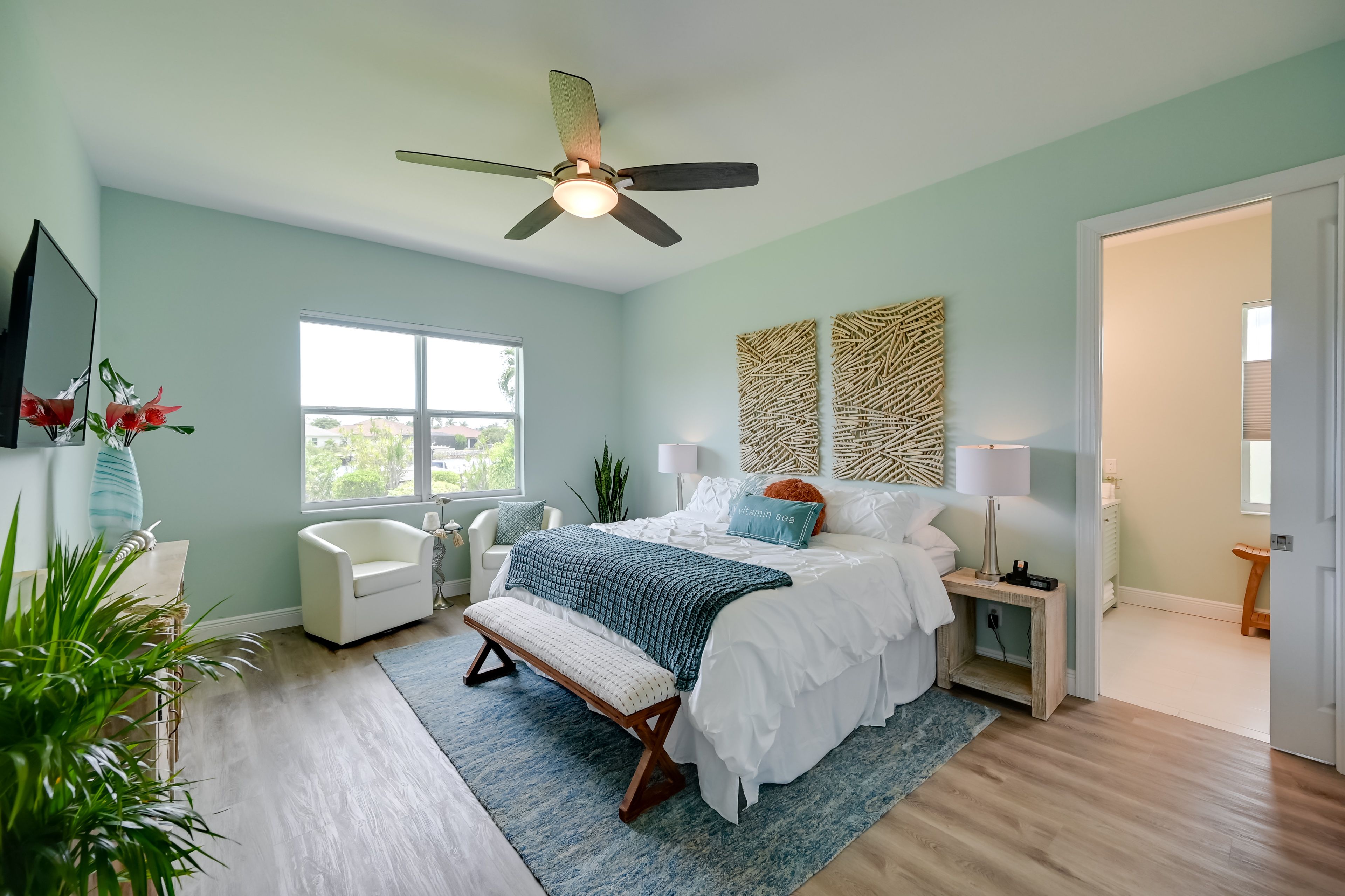 Bedroom 1 | King Bed