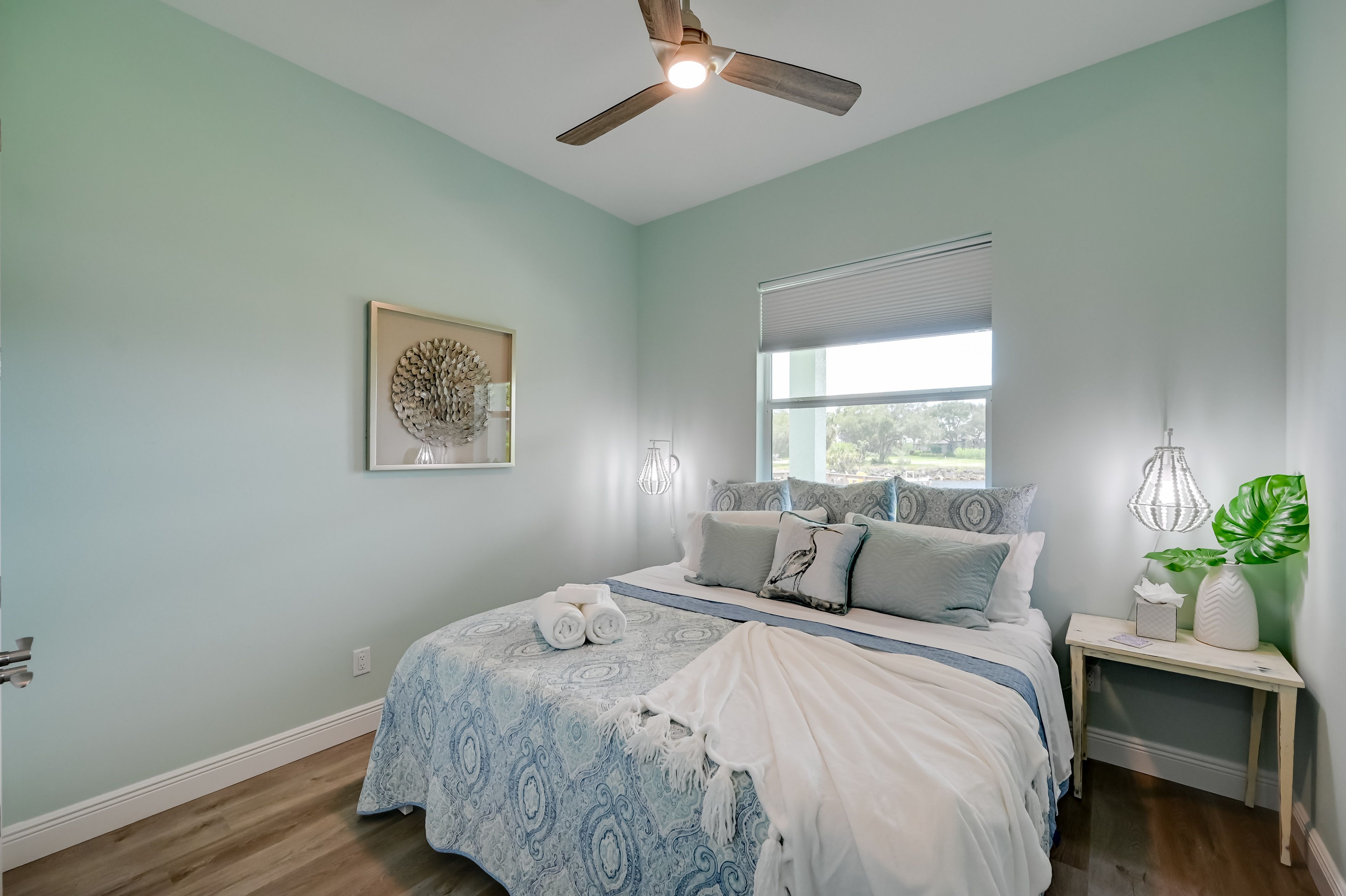 Bedroom 2 | Queen Bed