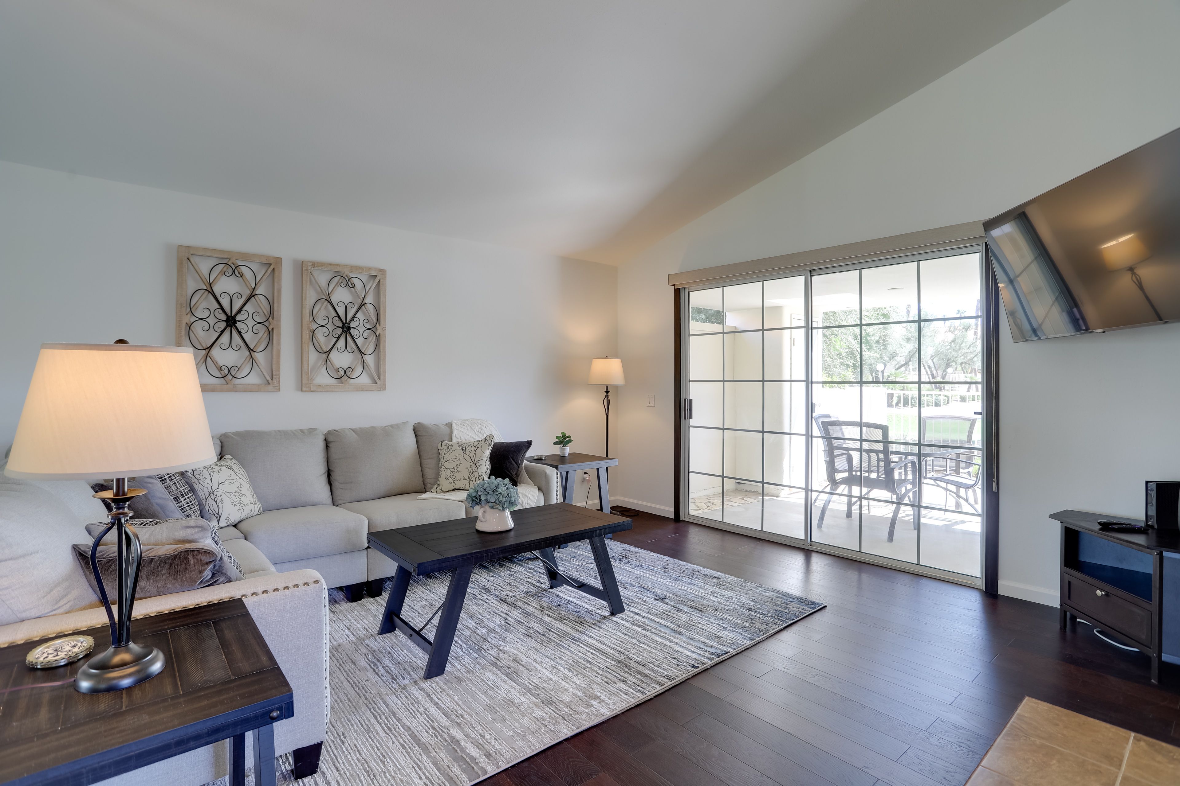 Living Room | Smart TV | Central A/C