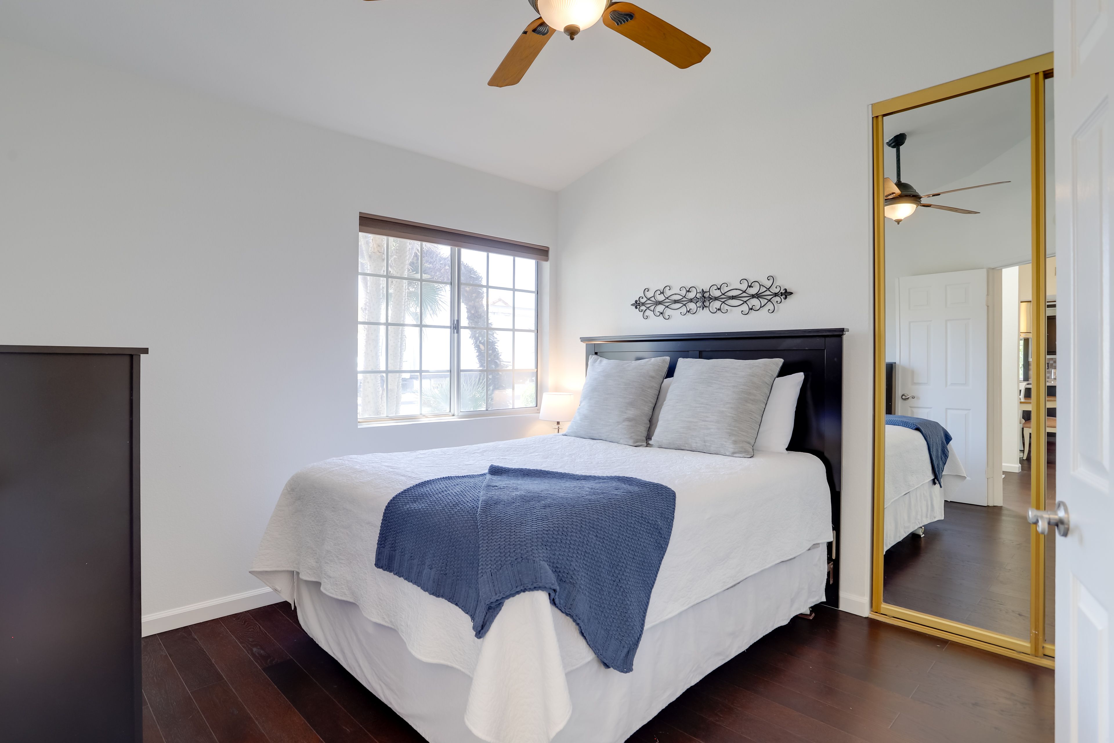 Bedroom 2 | Queen Bed