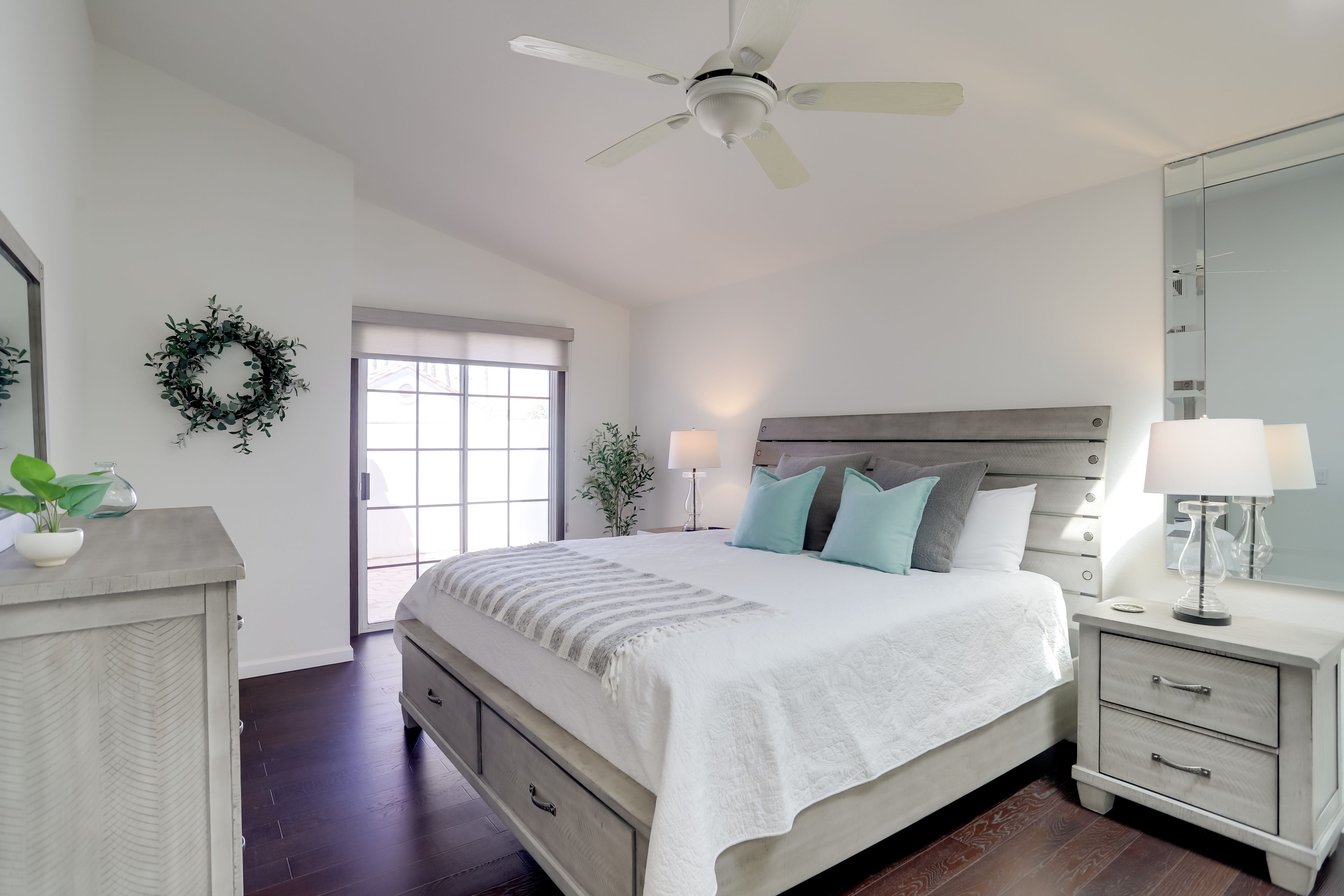 Bedroom 1 | King Bed