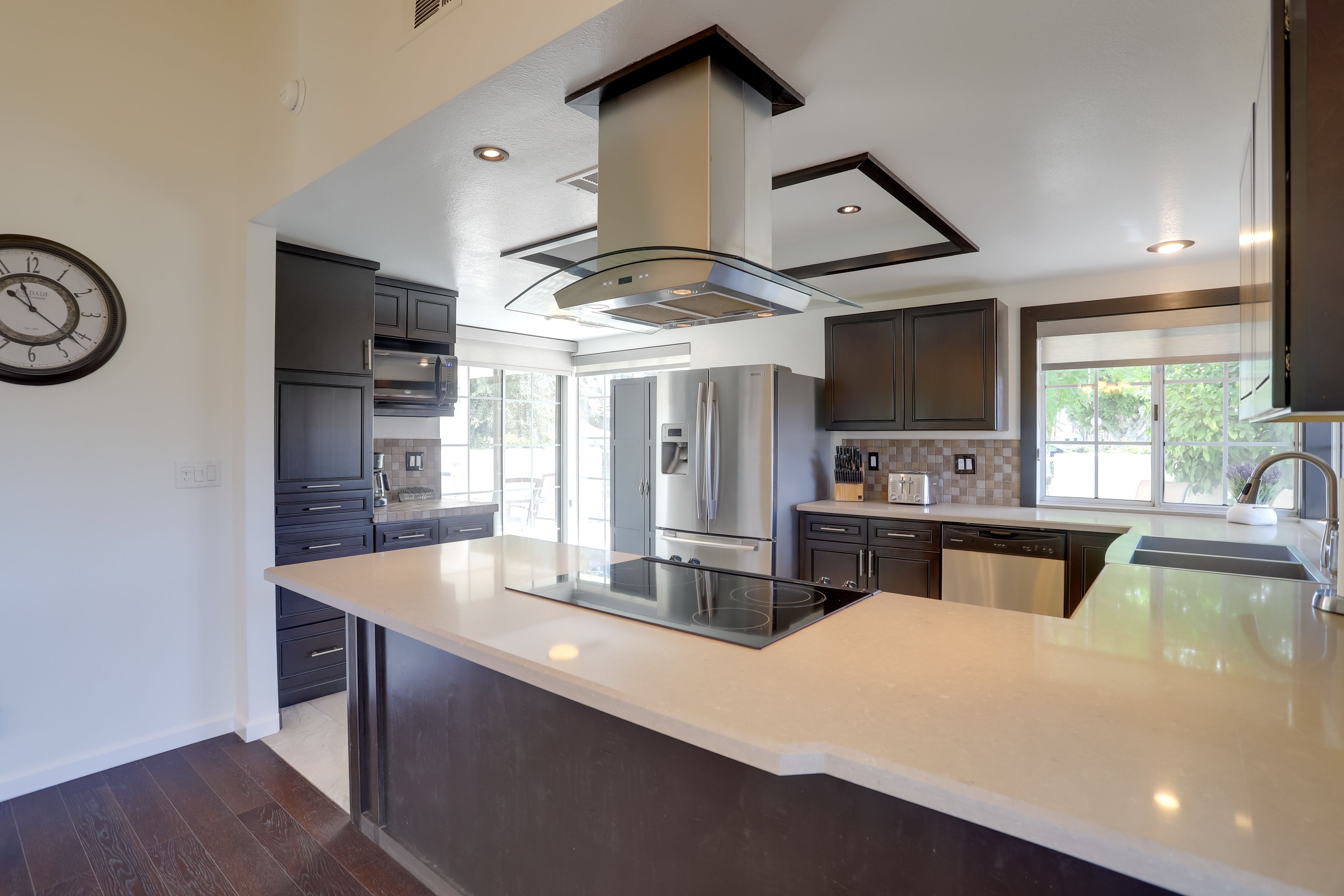 Full Kitchen | Electric Range | Dishwasher | Fridge | Microwave