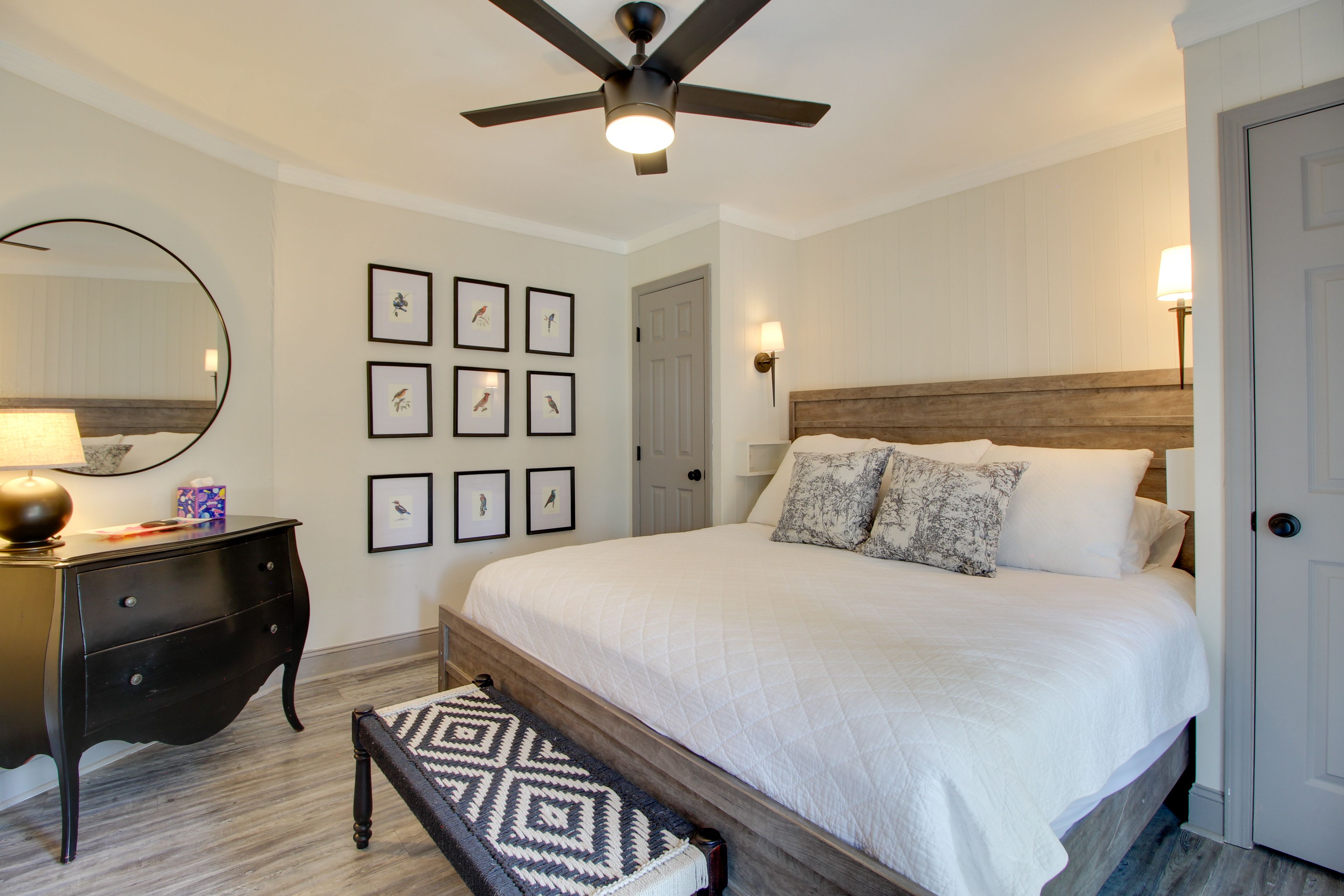 Bedroom 1 | King Bed