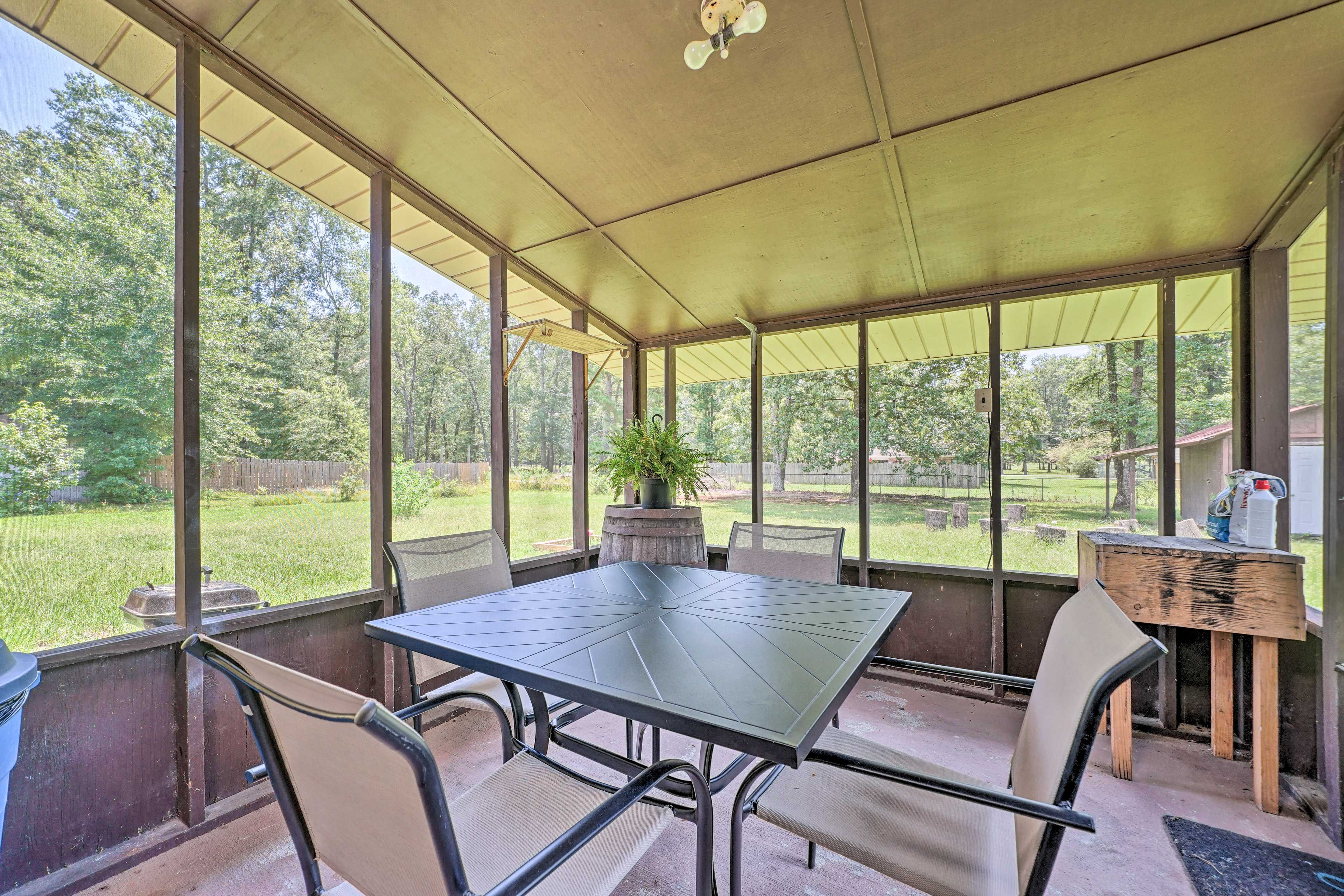 Screened-In Porch | Yard Games