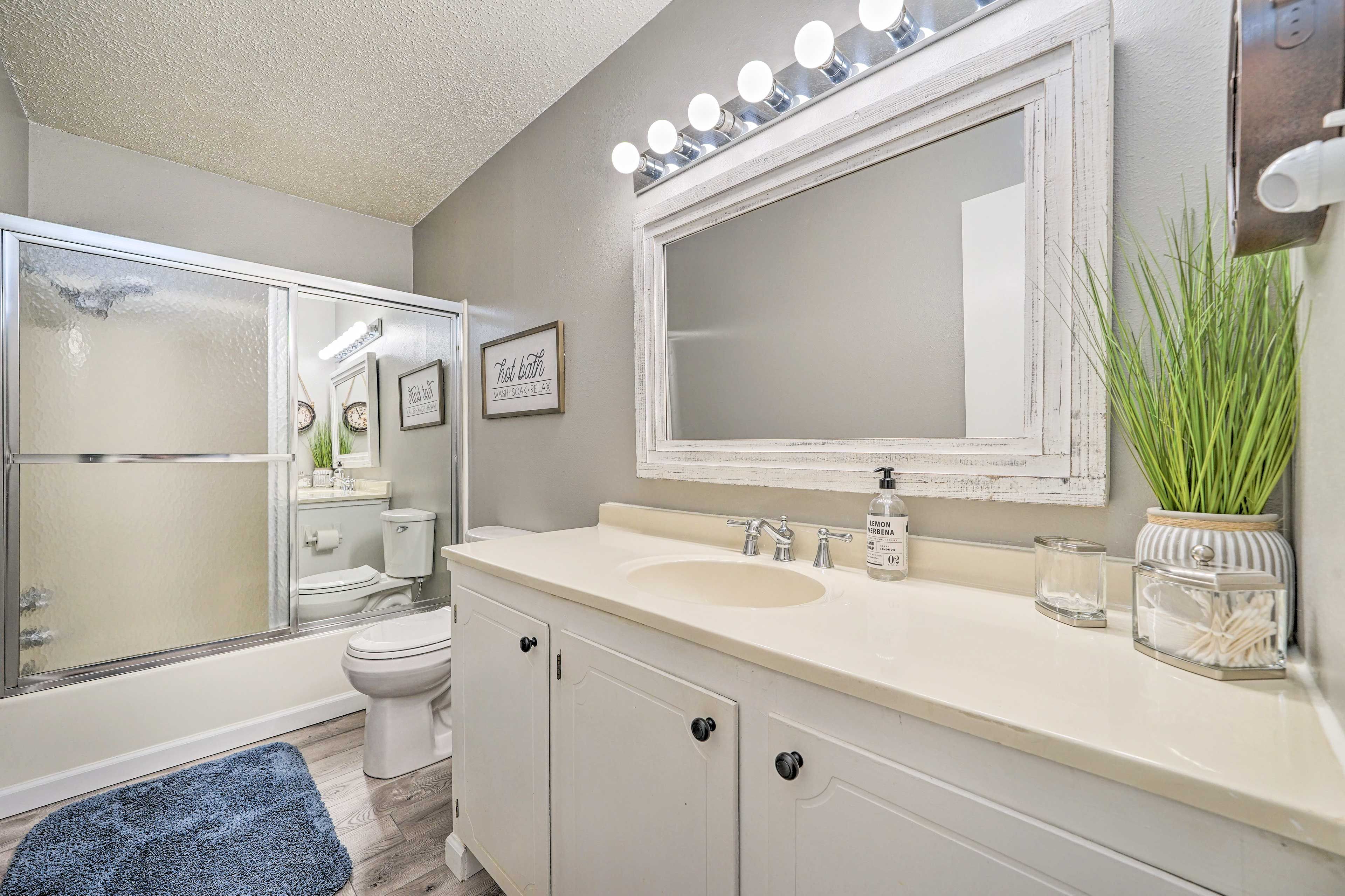 Full Bathroom | Linens & Towels Provided