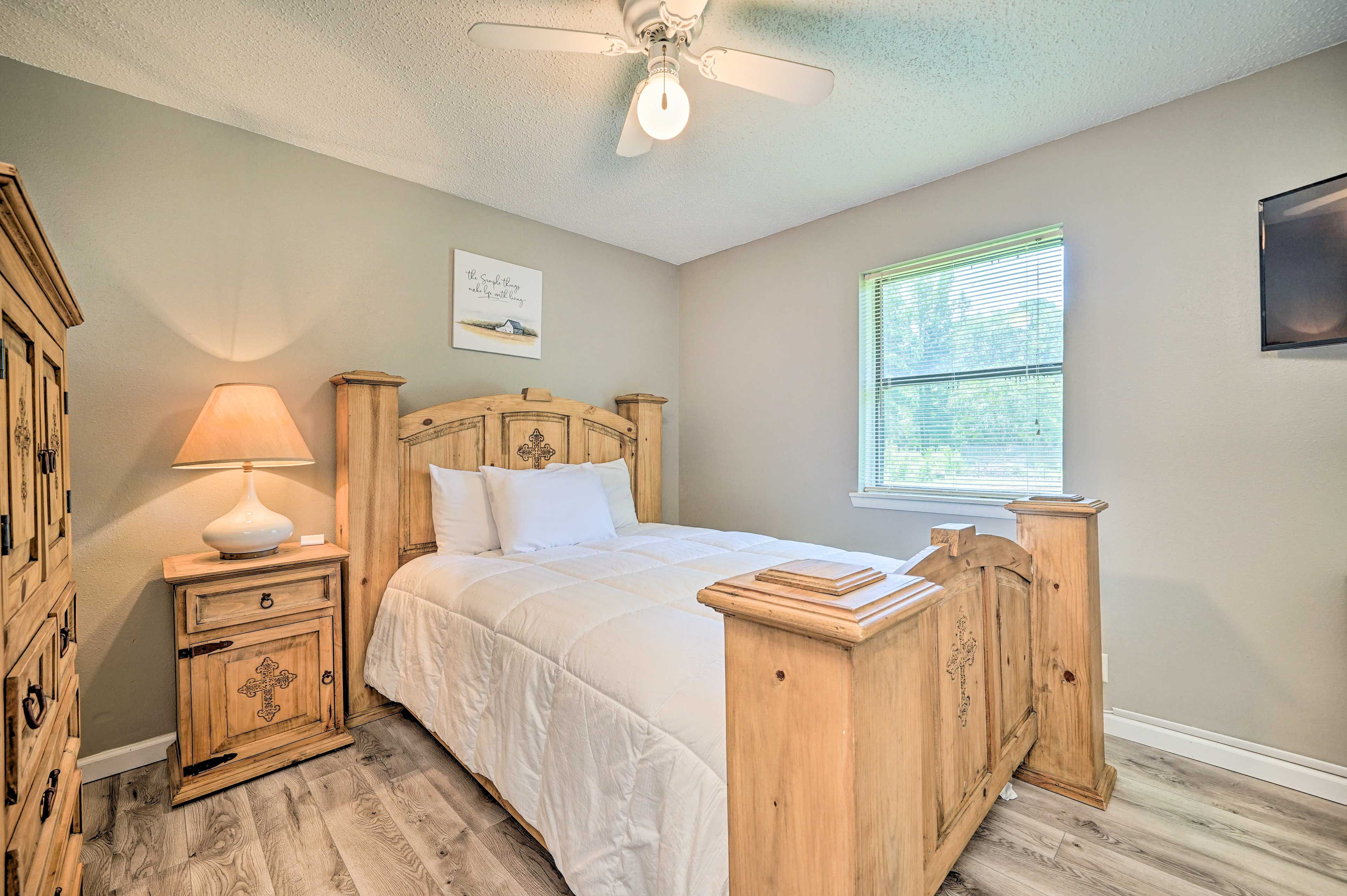 Bedroom 2 | Queen Bed