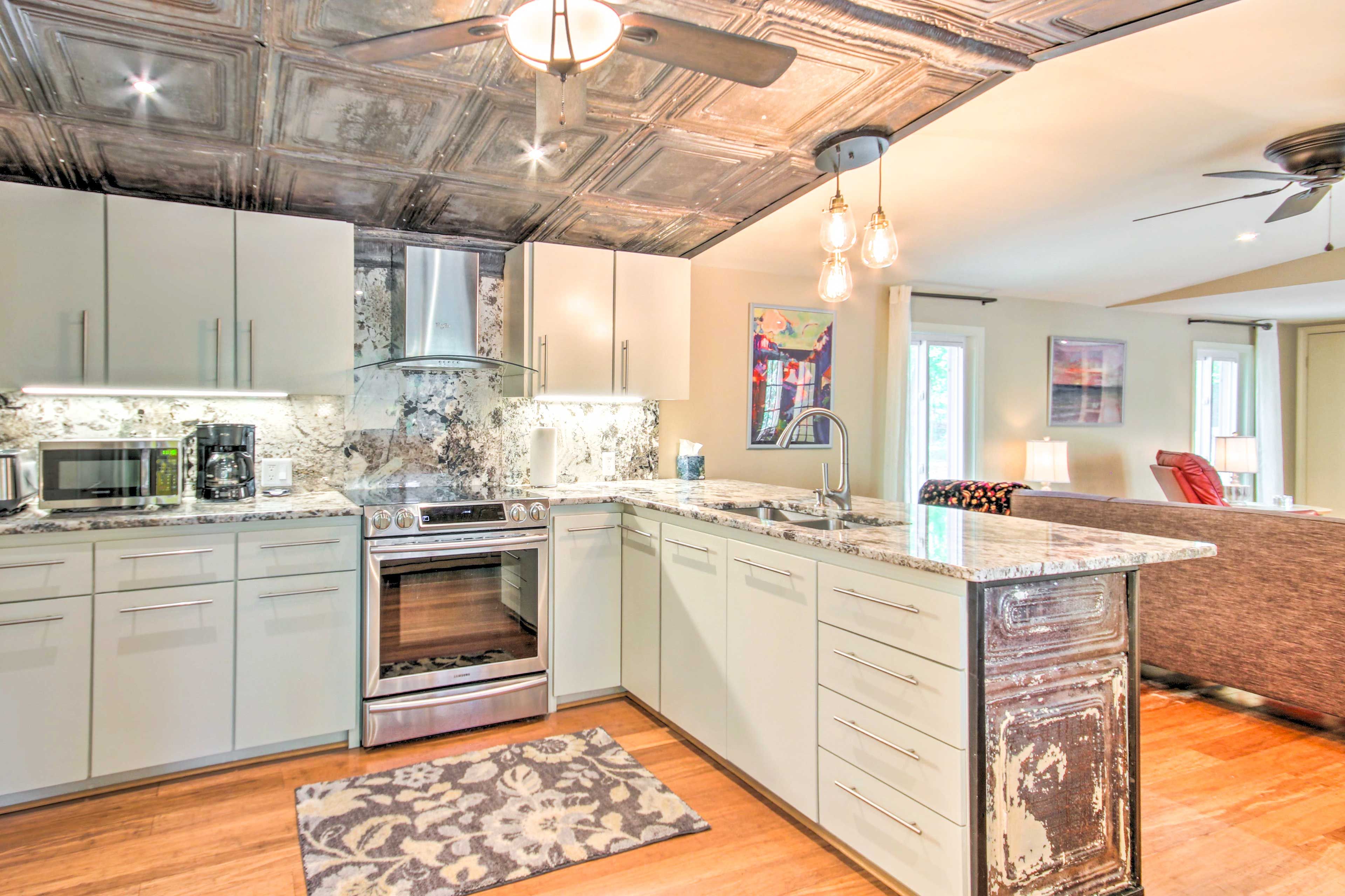 Kitchen | Stove/Oven | Toaster | Coffee Grinder | Ceiling Fan