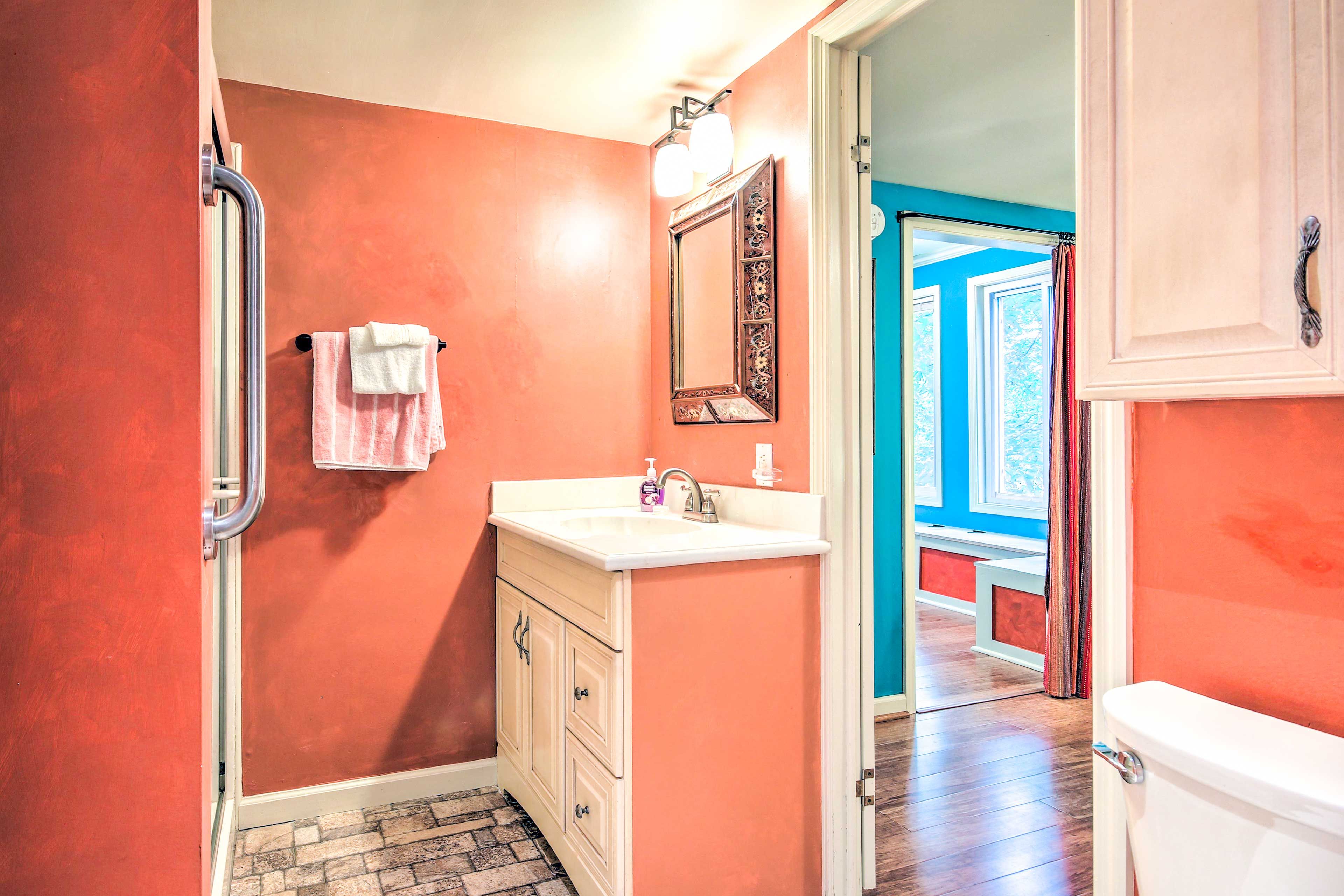 En-Suite Bath | Grab Rails