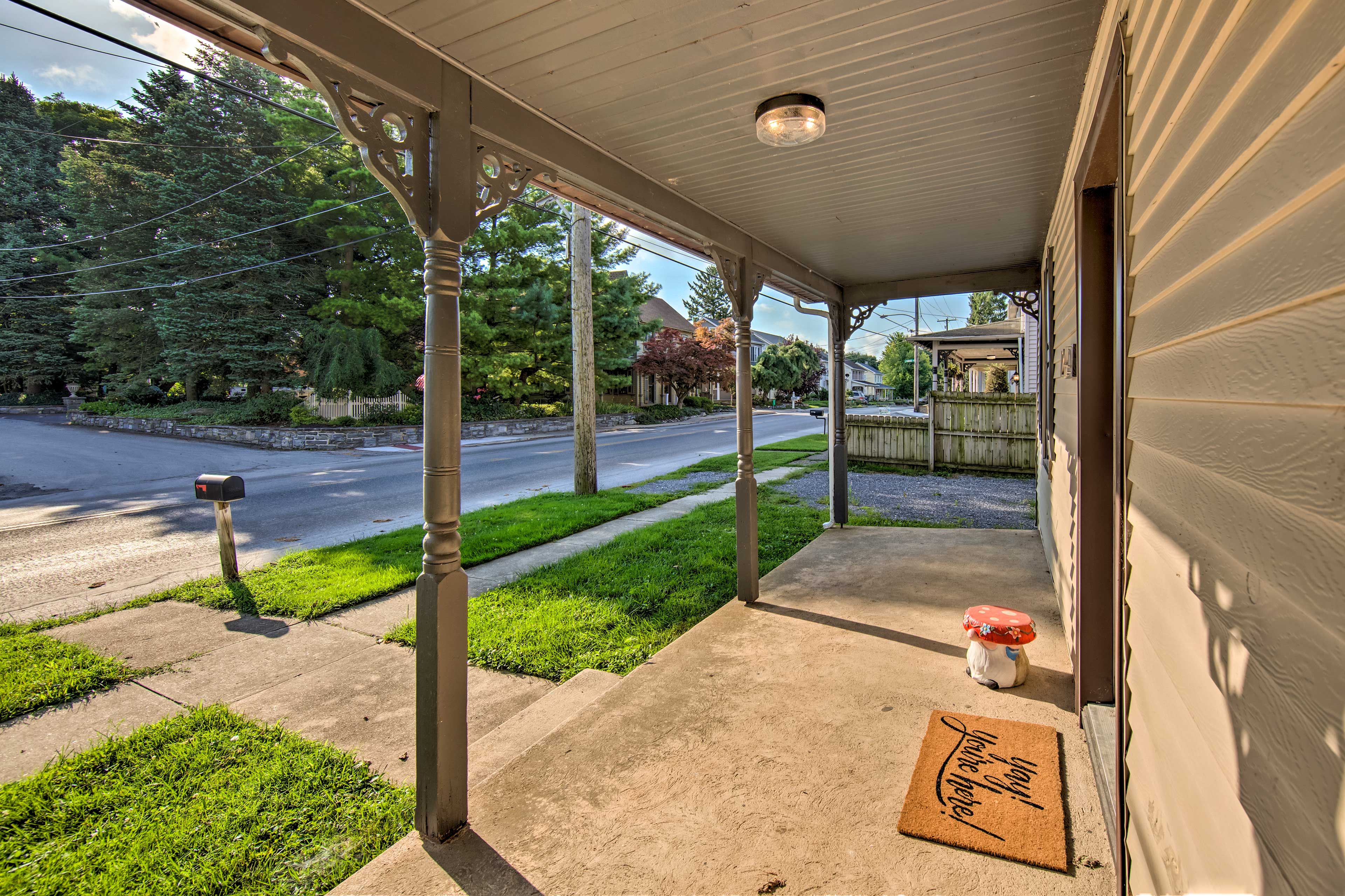 Property Exterior | Driveway (2 Vehicles)