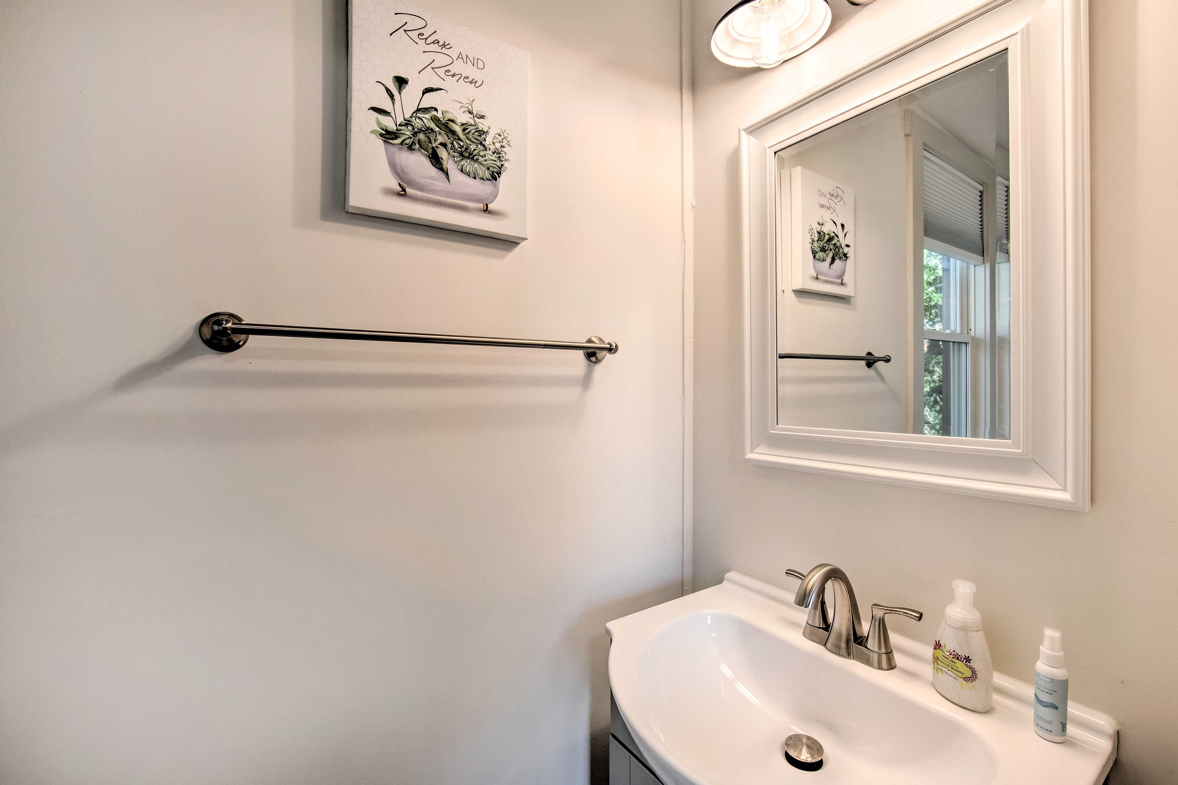 Half Bathroom | 1st Floor