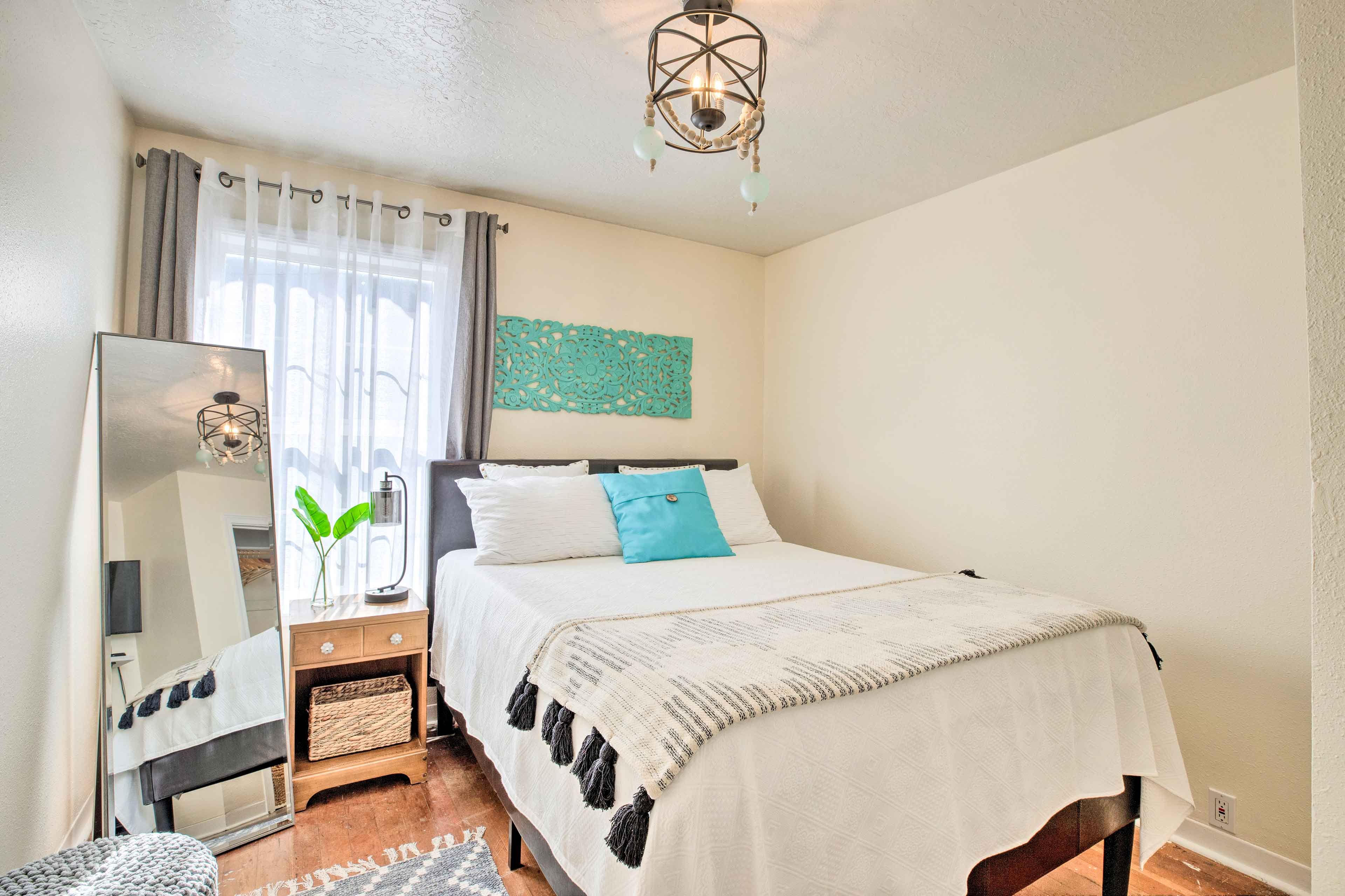 Bedroom 1 | Queen Bed | Linens & Towels | Smart TV | Electric Fireplace