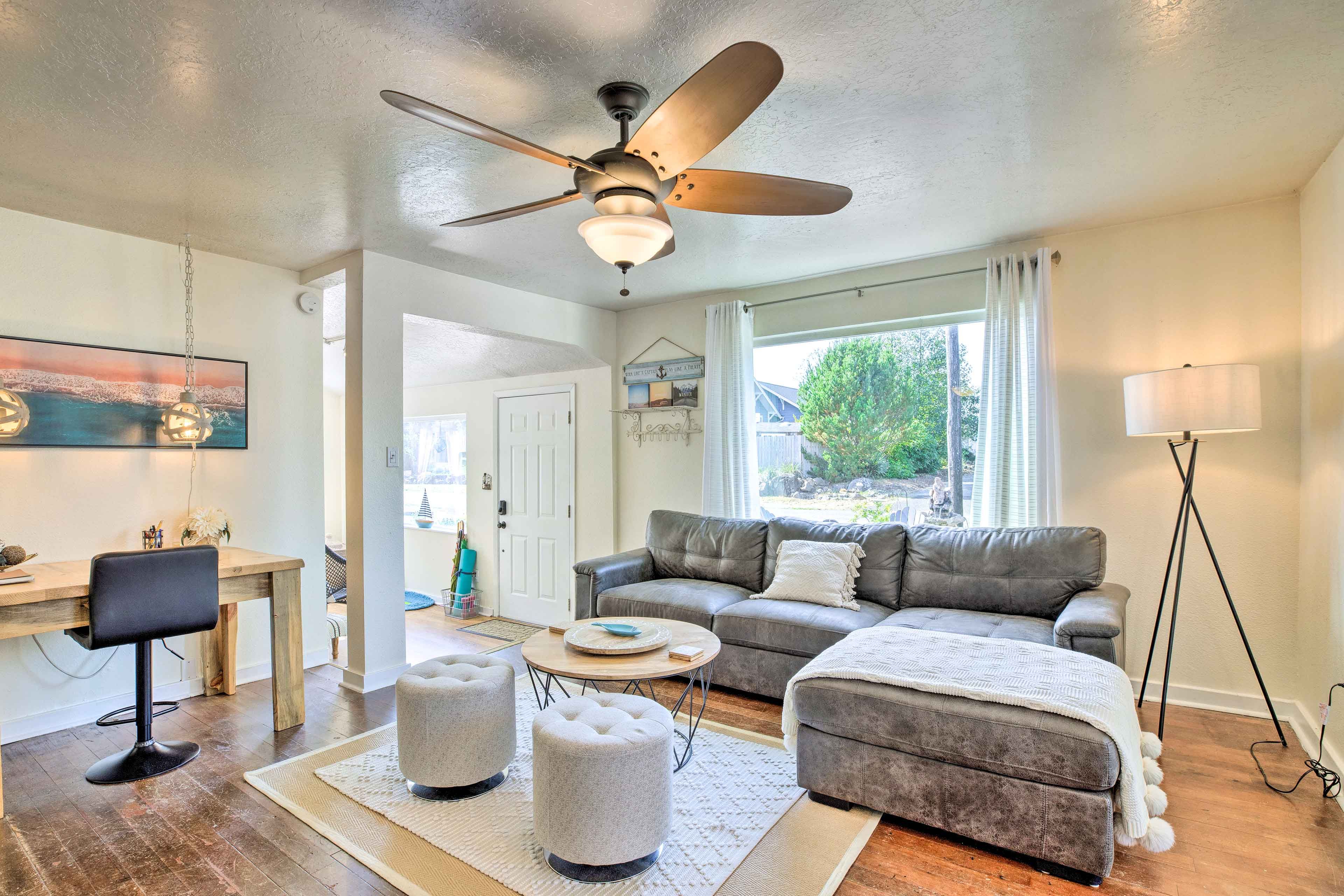 Living Room | WFH Desk | Smart TV | DVD Player