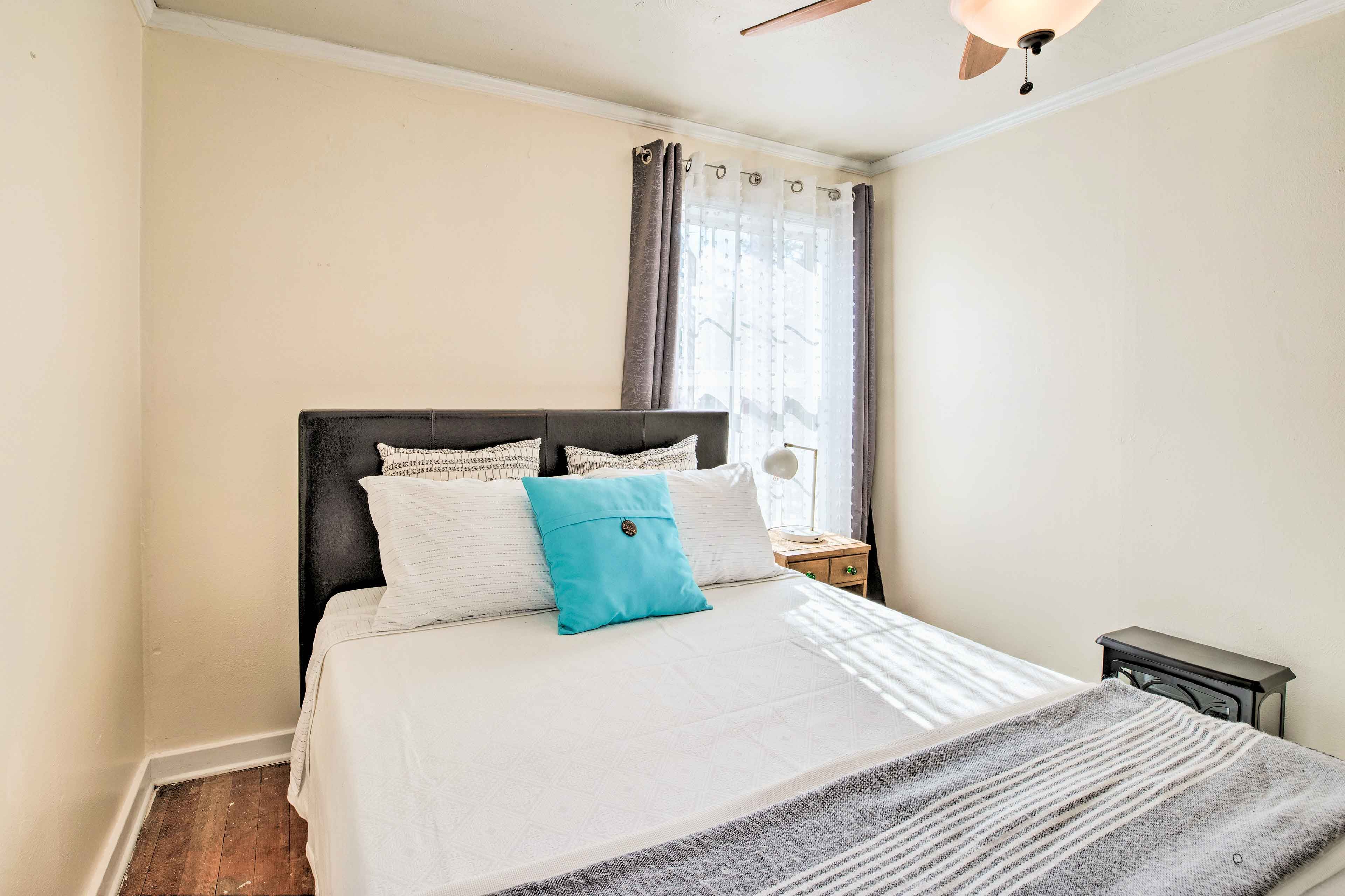 Bedroom 2 | Queen Bed | Smart TV