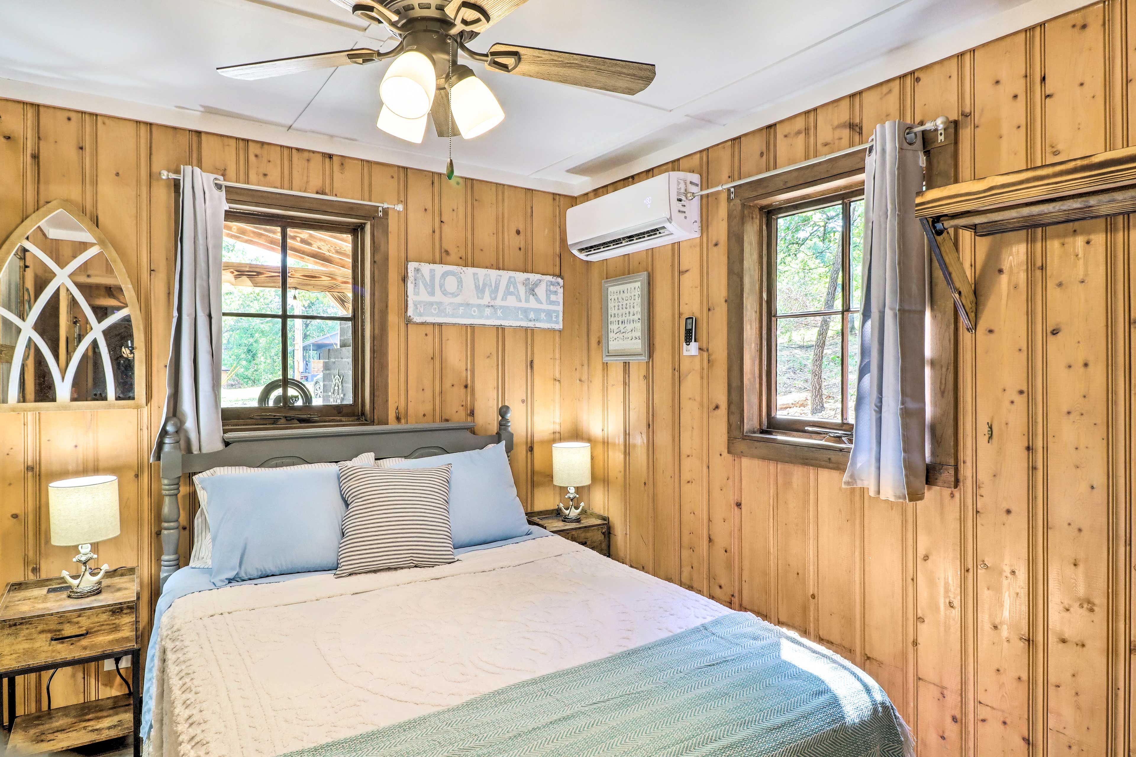 Bedroom 1 | Queen Bed