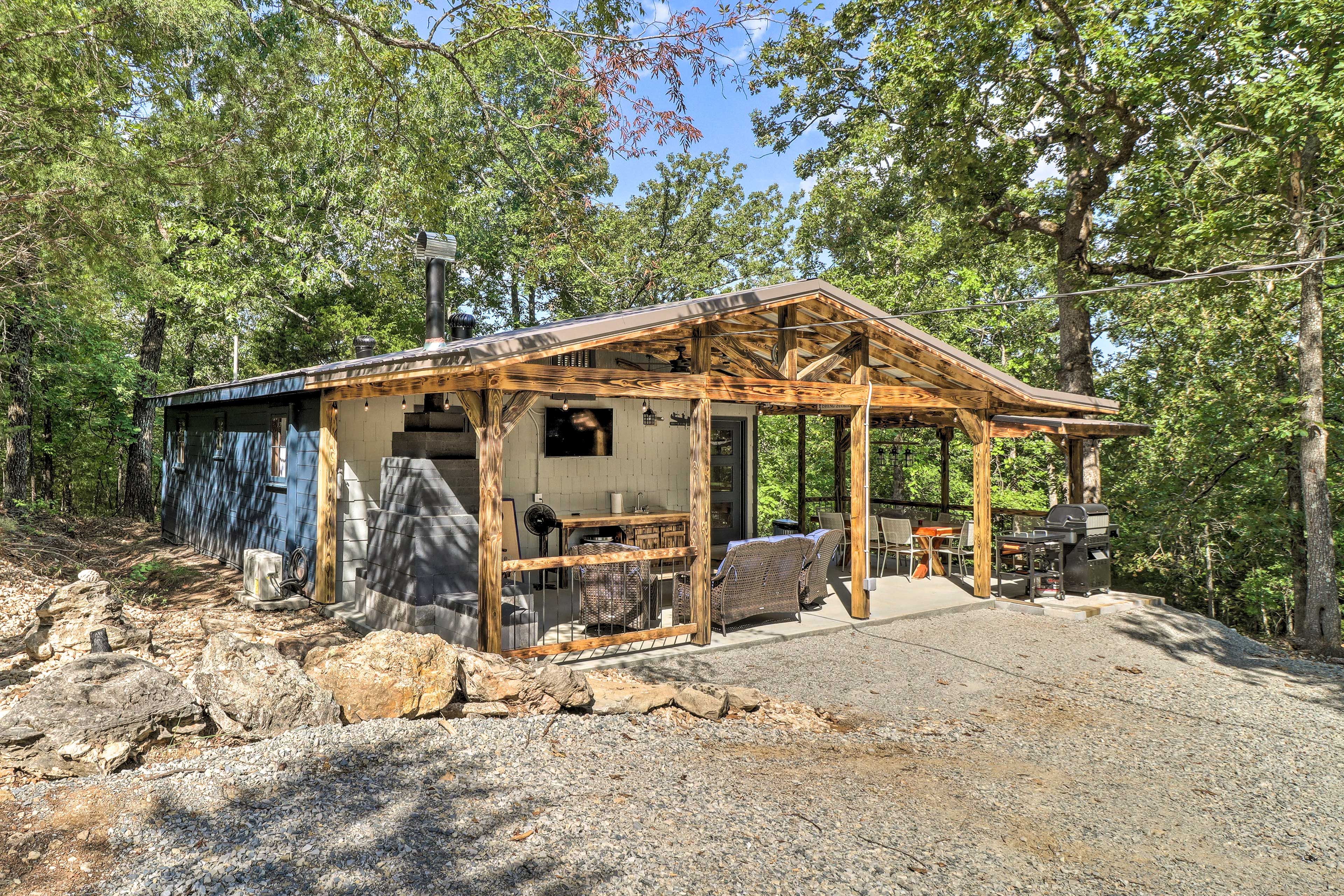Property Exterior | Driveway (4 Vehicles) | Trailer Parking