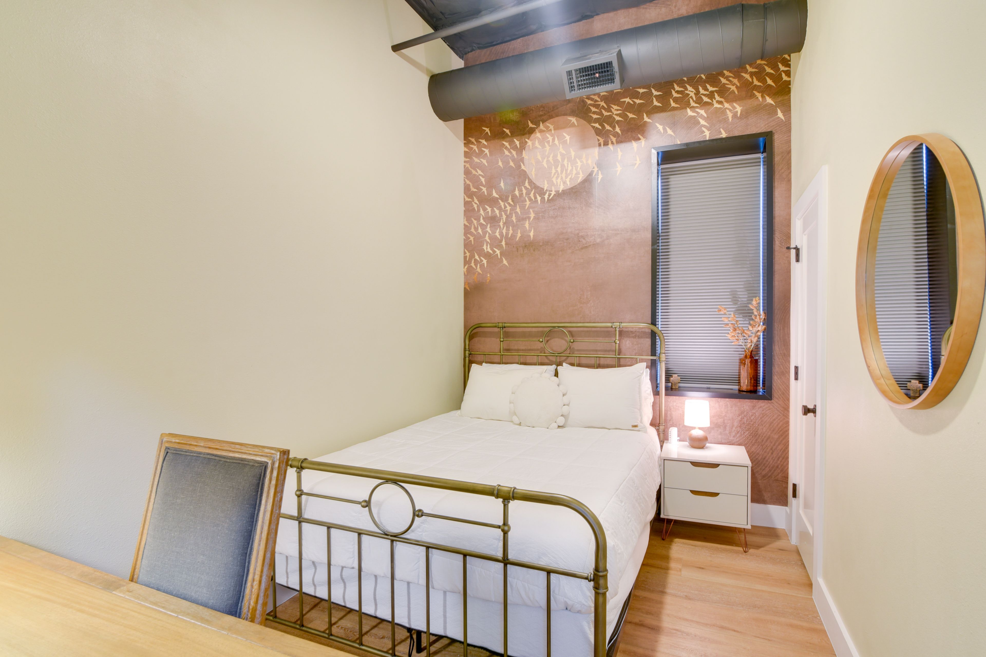 Bedroom 1 | Queen Bed
