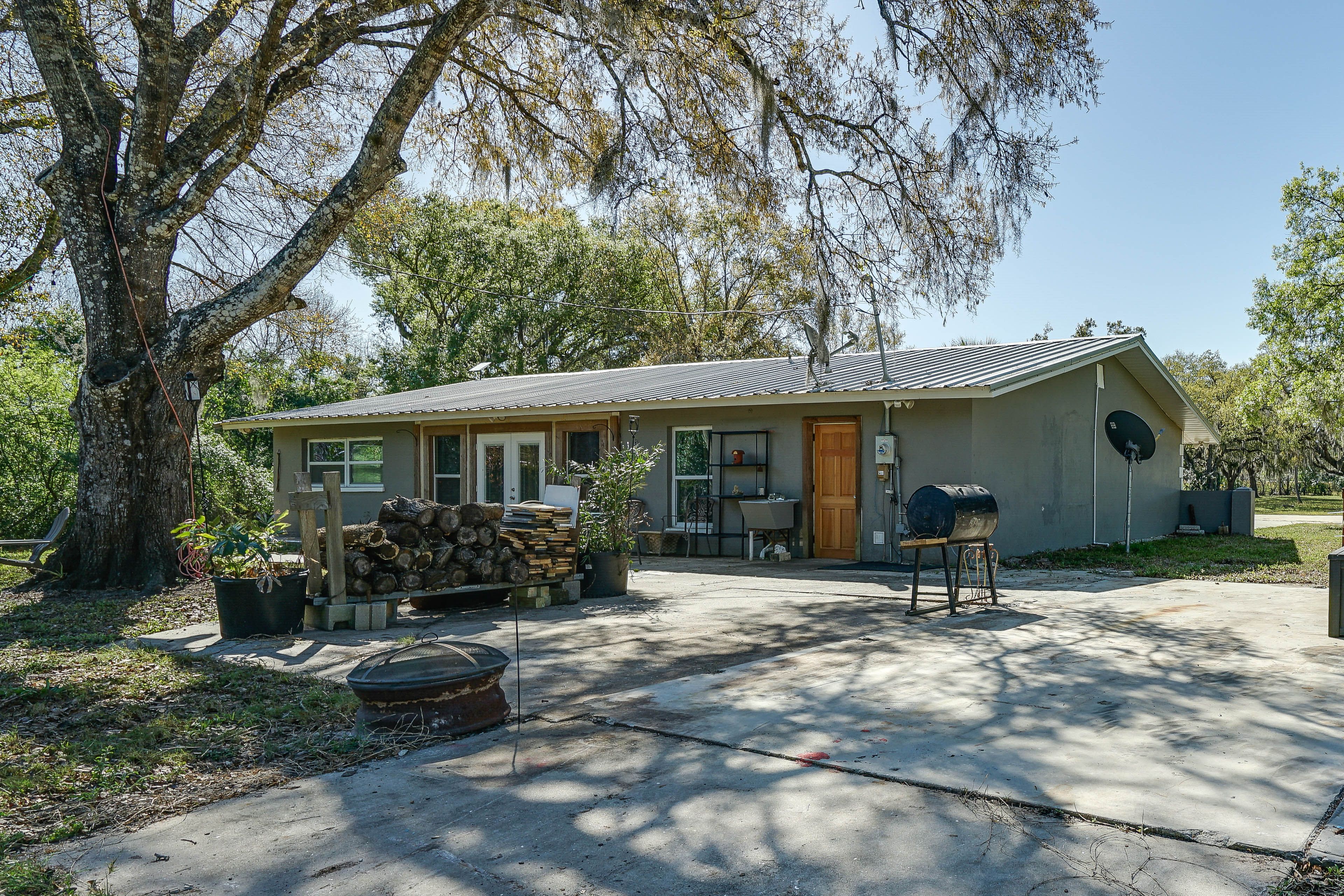 Outdoor Space | Private Backyard | < 7 Mi to Canoe Outpost