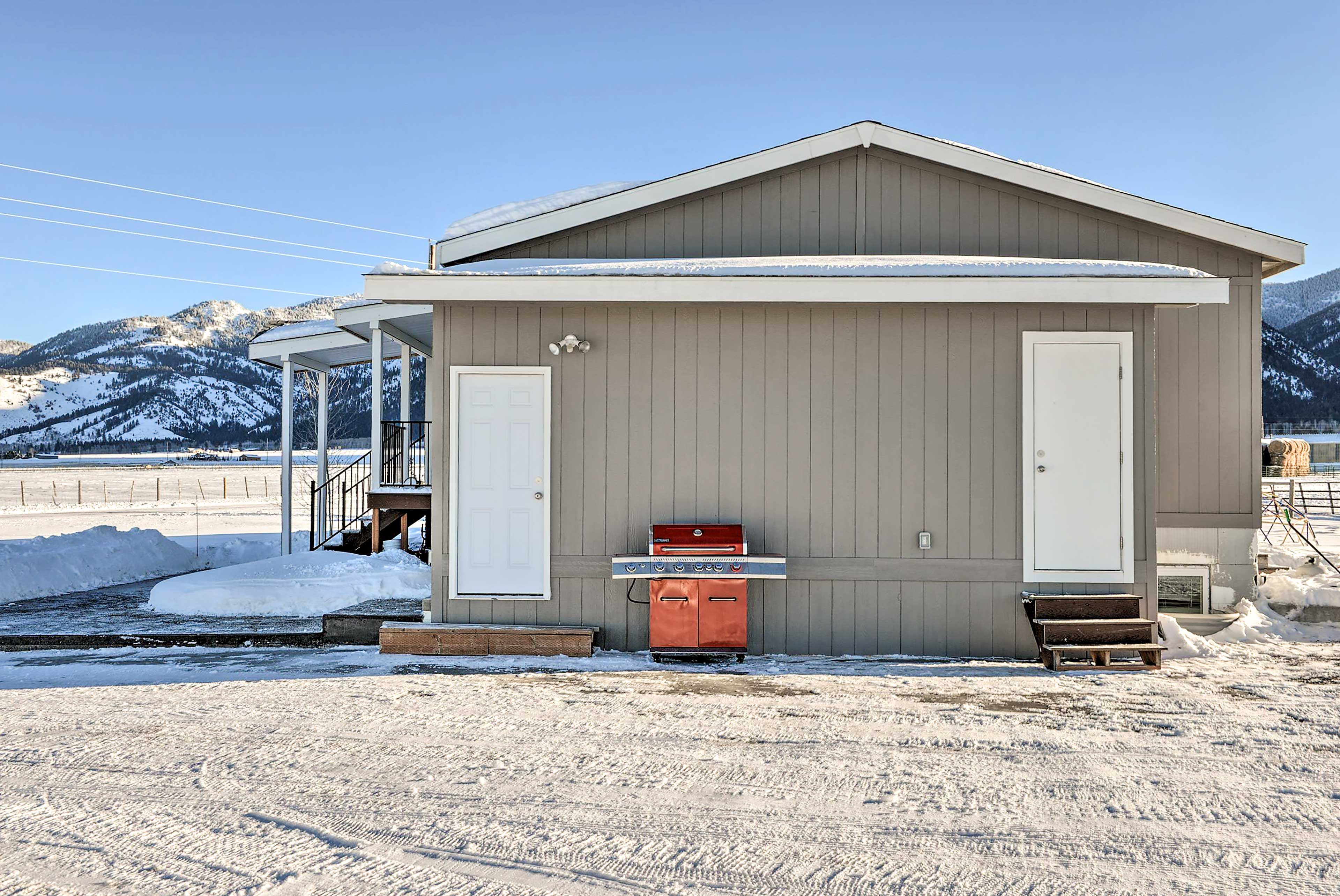 Spacious Yard | Propane Grill | Mountain Views