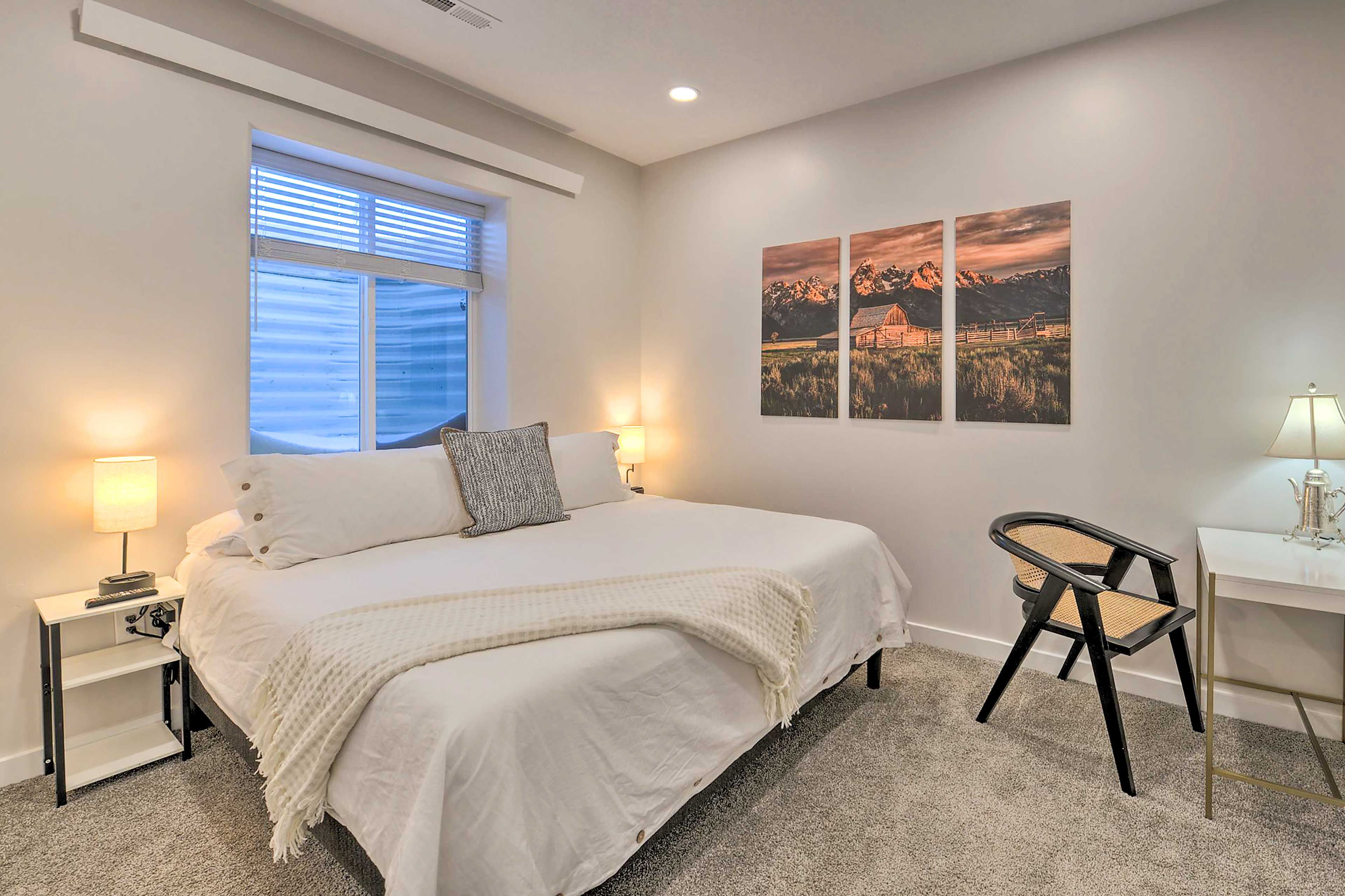 Bedroom 1 | King Bed | Smart TV