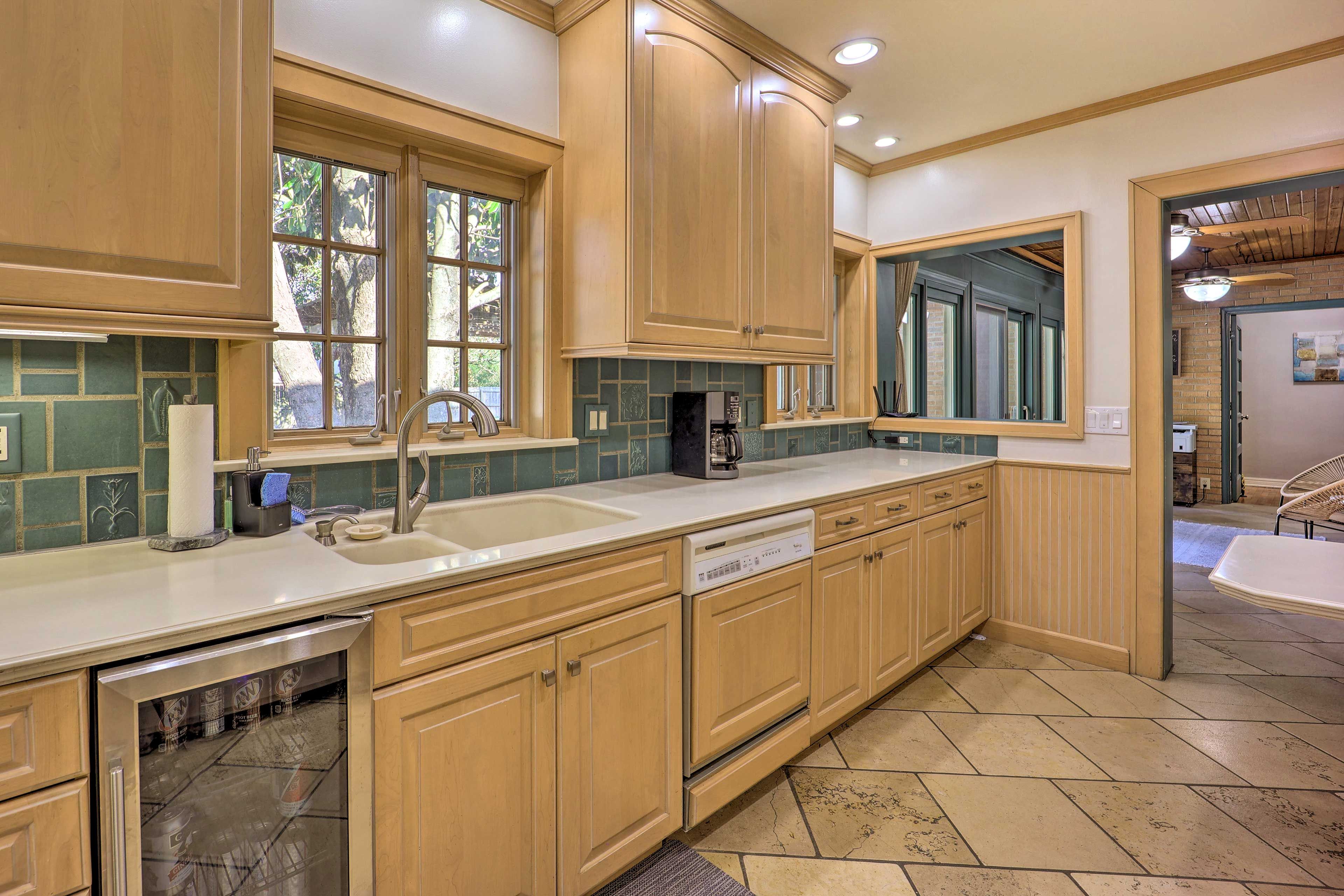 Kitchen | Cooking Basics | Coffee Maker | Paper Towels/Trash Bags Provided