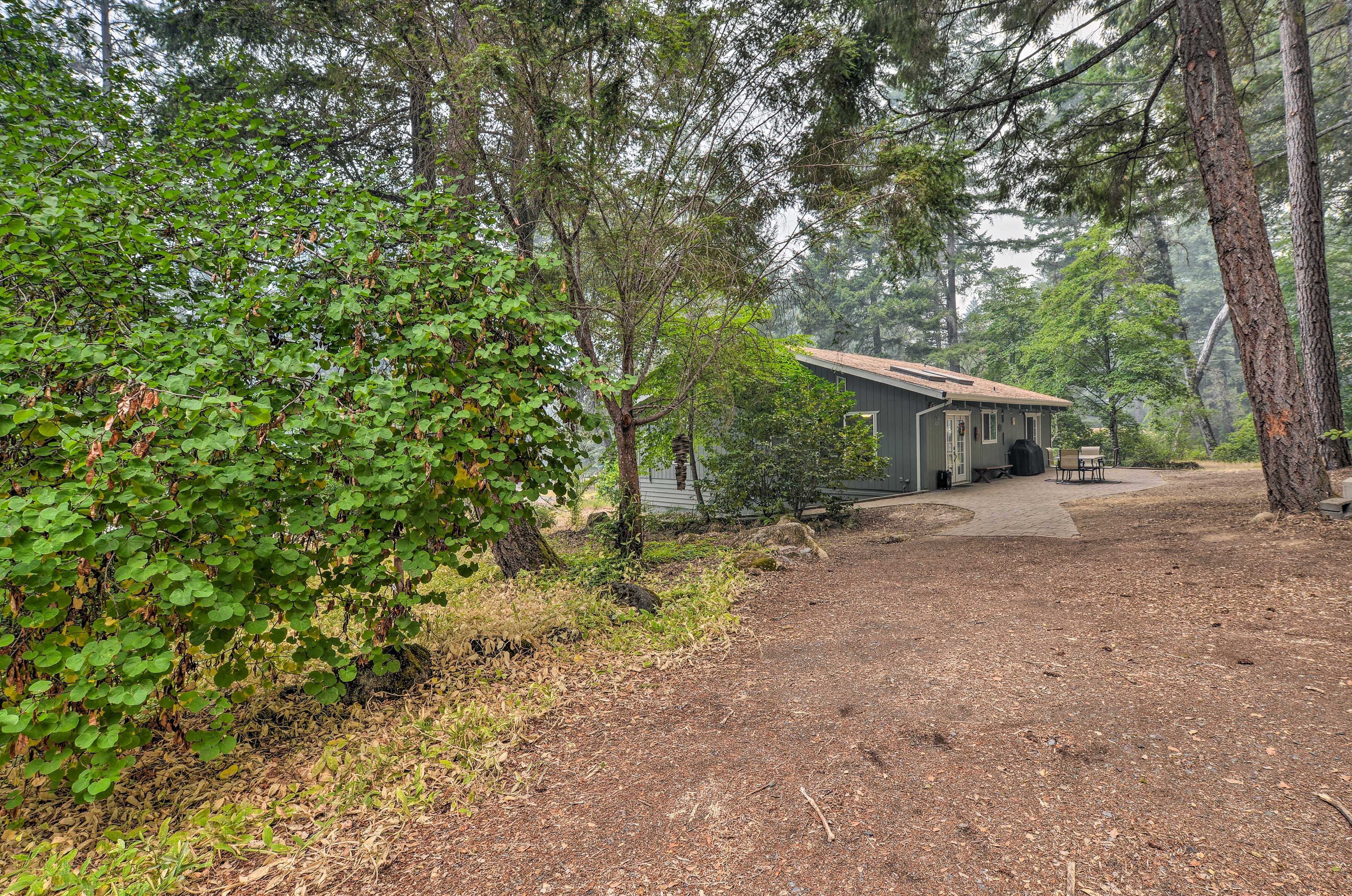 Parking | Driveway (5 Vehicles) | RV/Trailer Parking Available