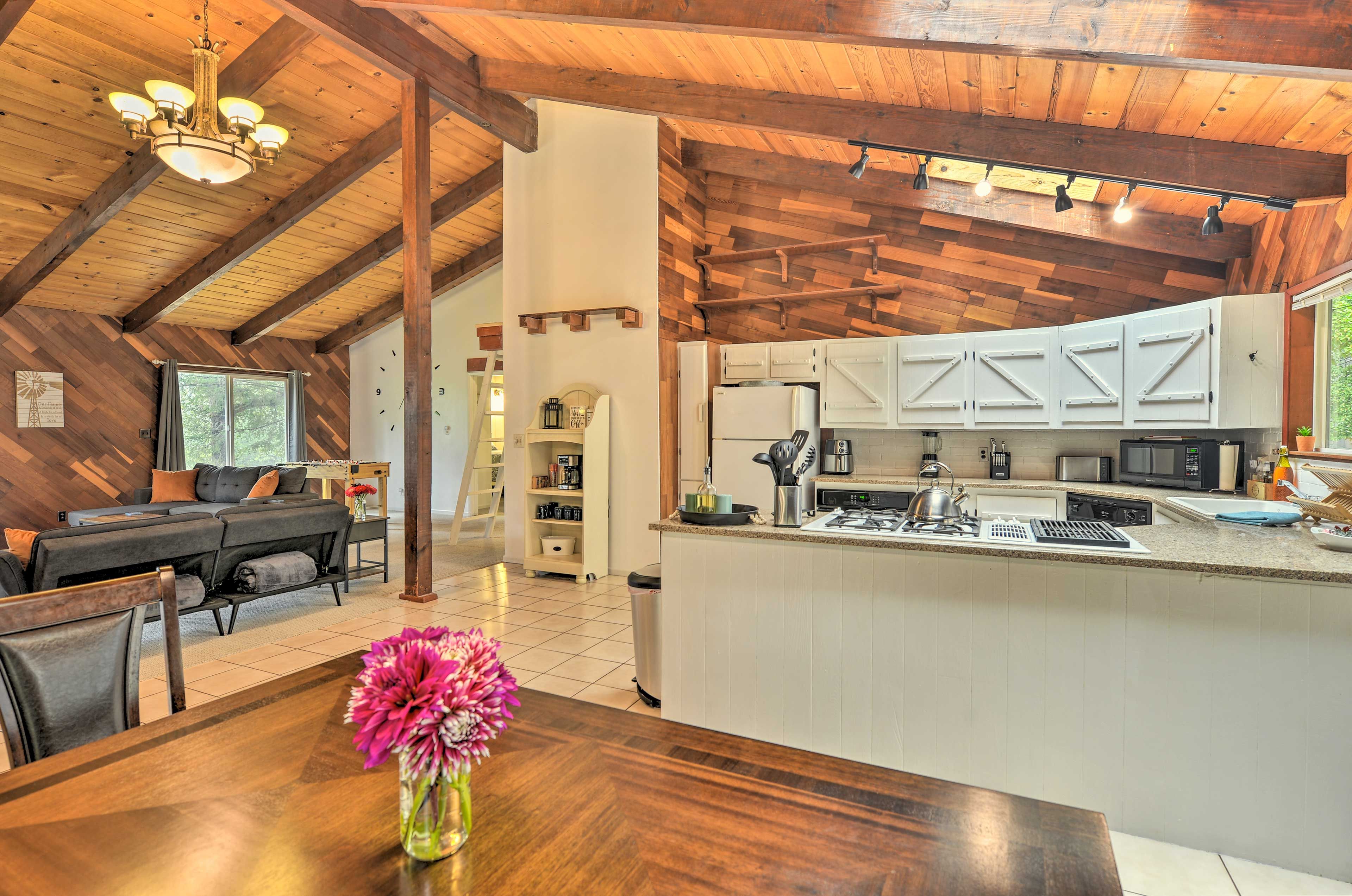 Salyer Vacation Rental | 2BR | 1BA | Step-Free Entry | 1,500 Sq Ft