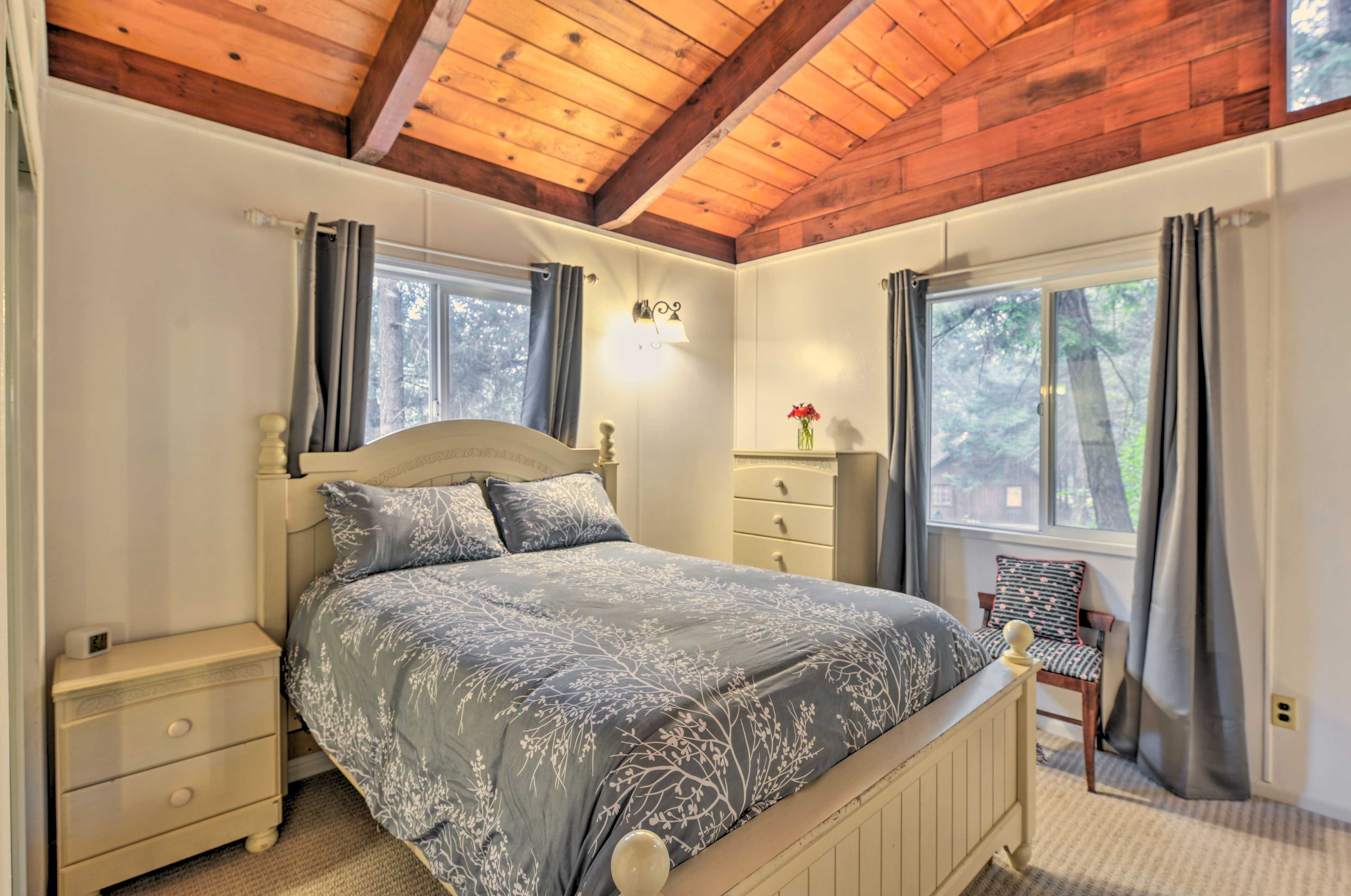 Bedroom 2 | Full Bed | Smart TV