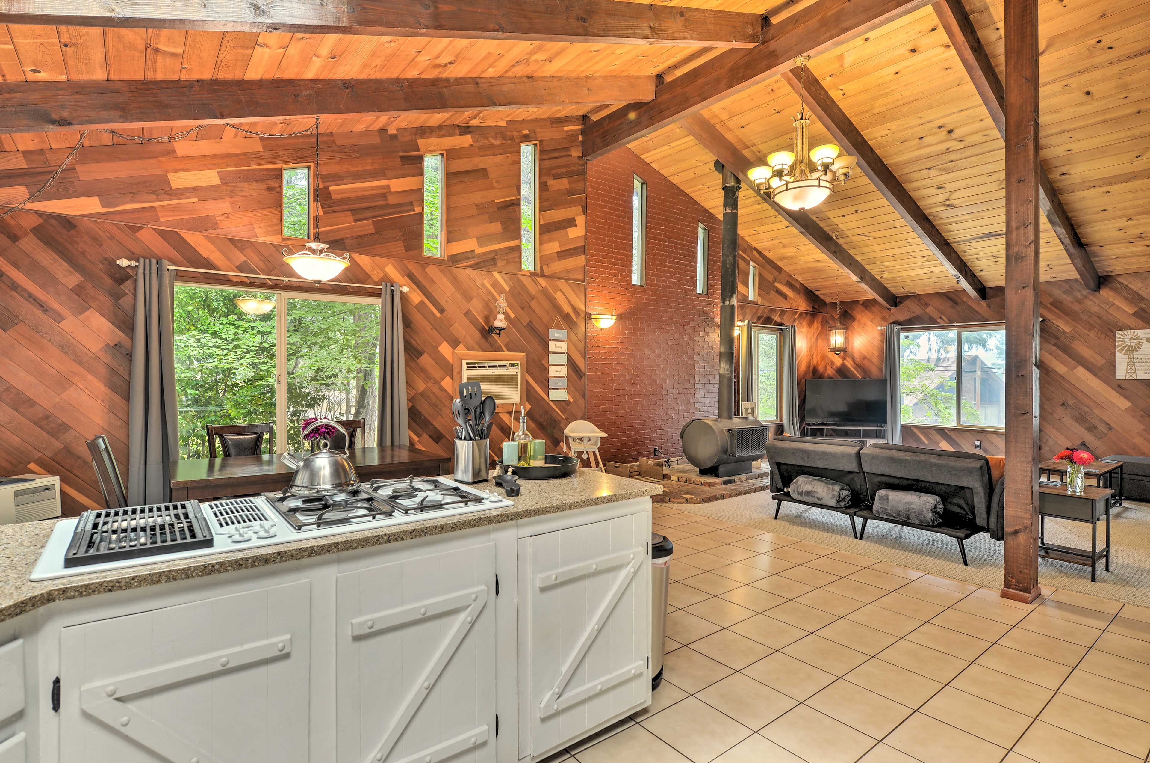 Kitchen | Refrigerator | Stove/Oven | Blender | Coffee Maker | Air Fryer