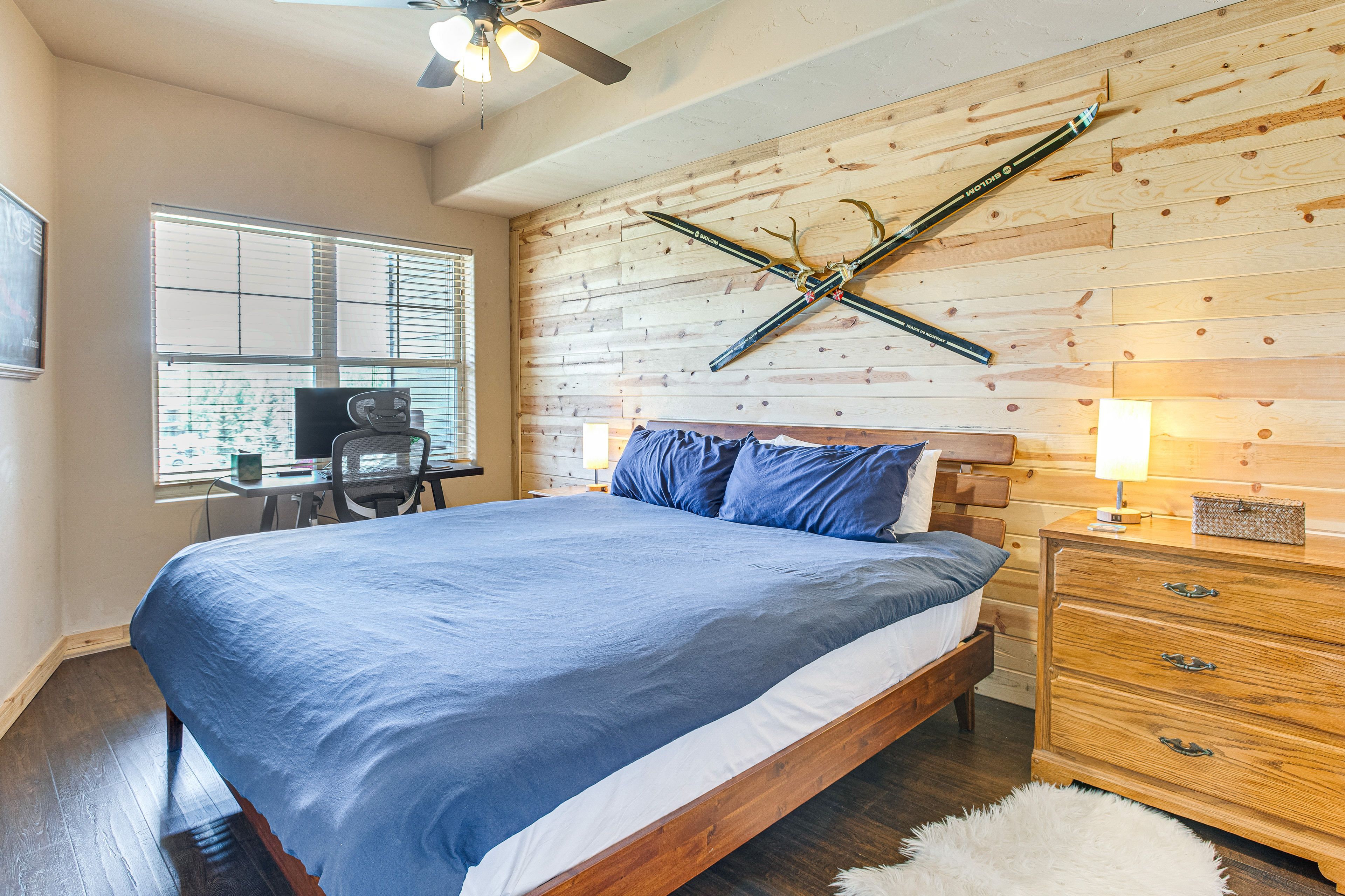 Bedroom 1 | King Bed