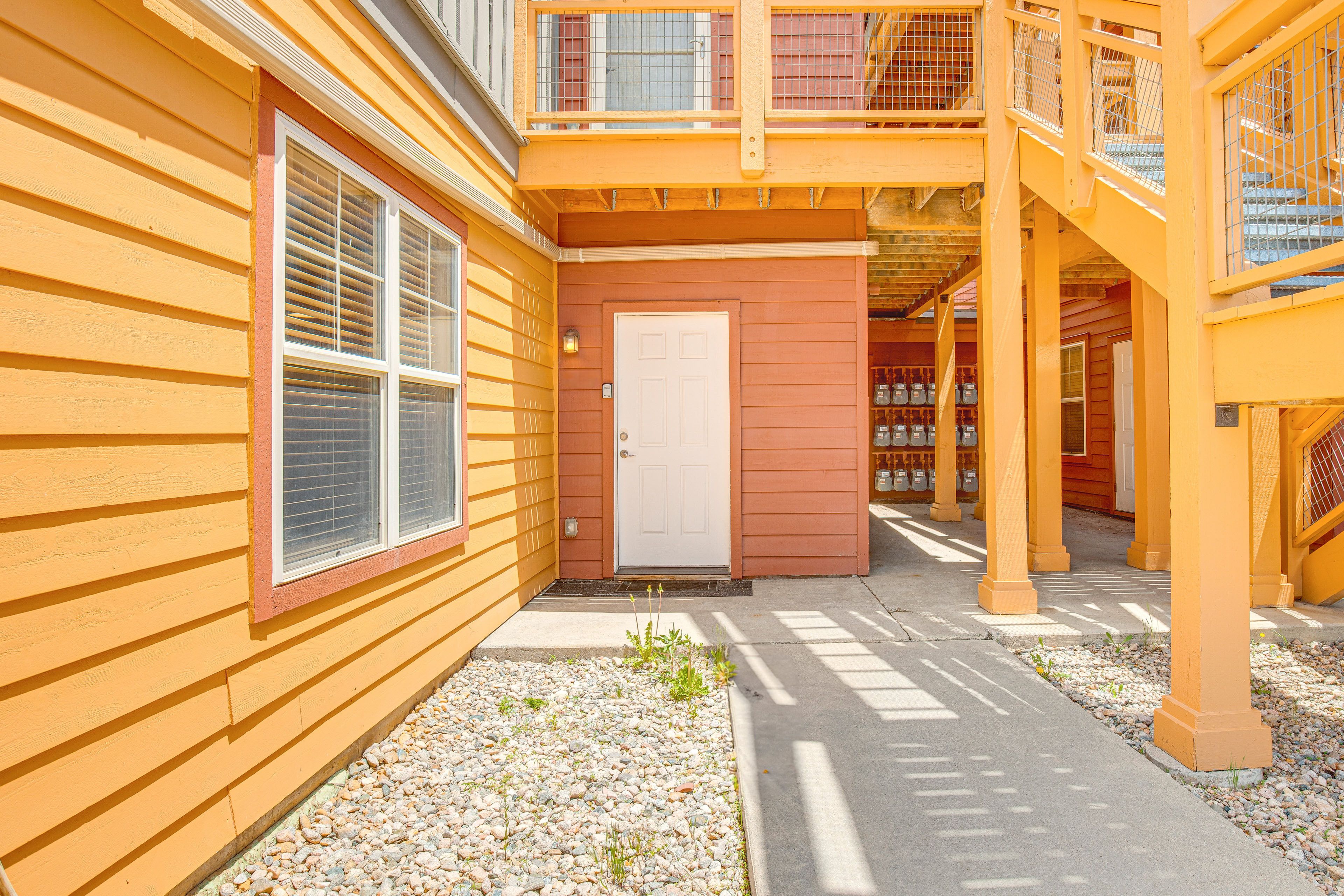 Exterior | Community Parking Lot (First-Come, First-Served)